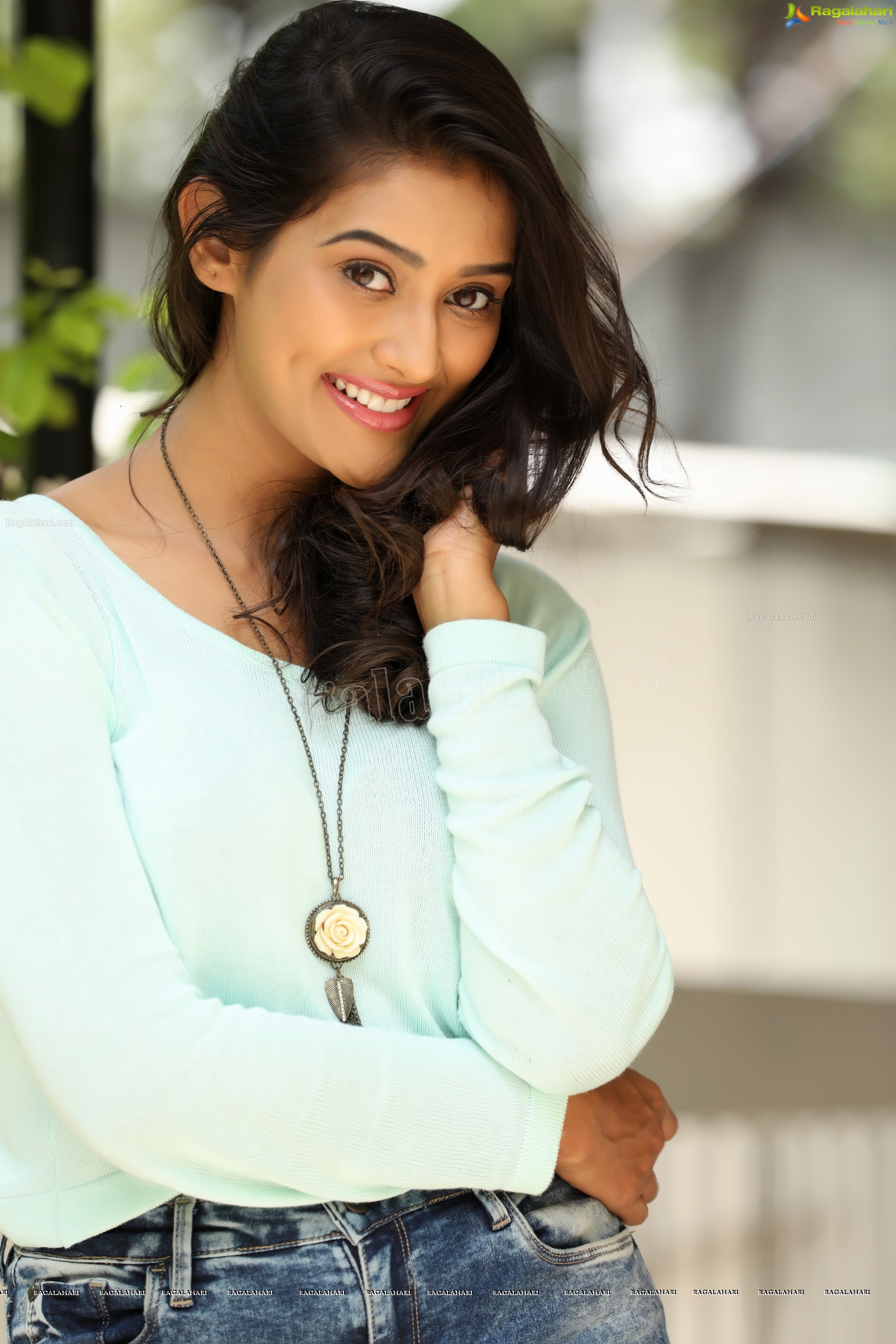 Pooja Jhaveri (Exclusive Photo Shoot) (High Definition)