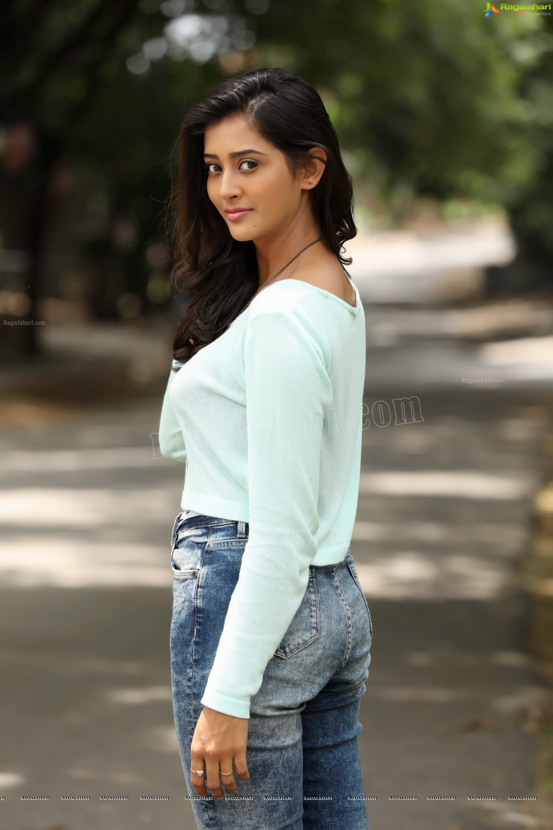 Pooja Jhaveri (Exclusive Photo Shoot) (High Definition)