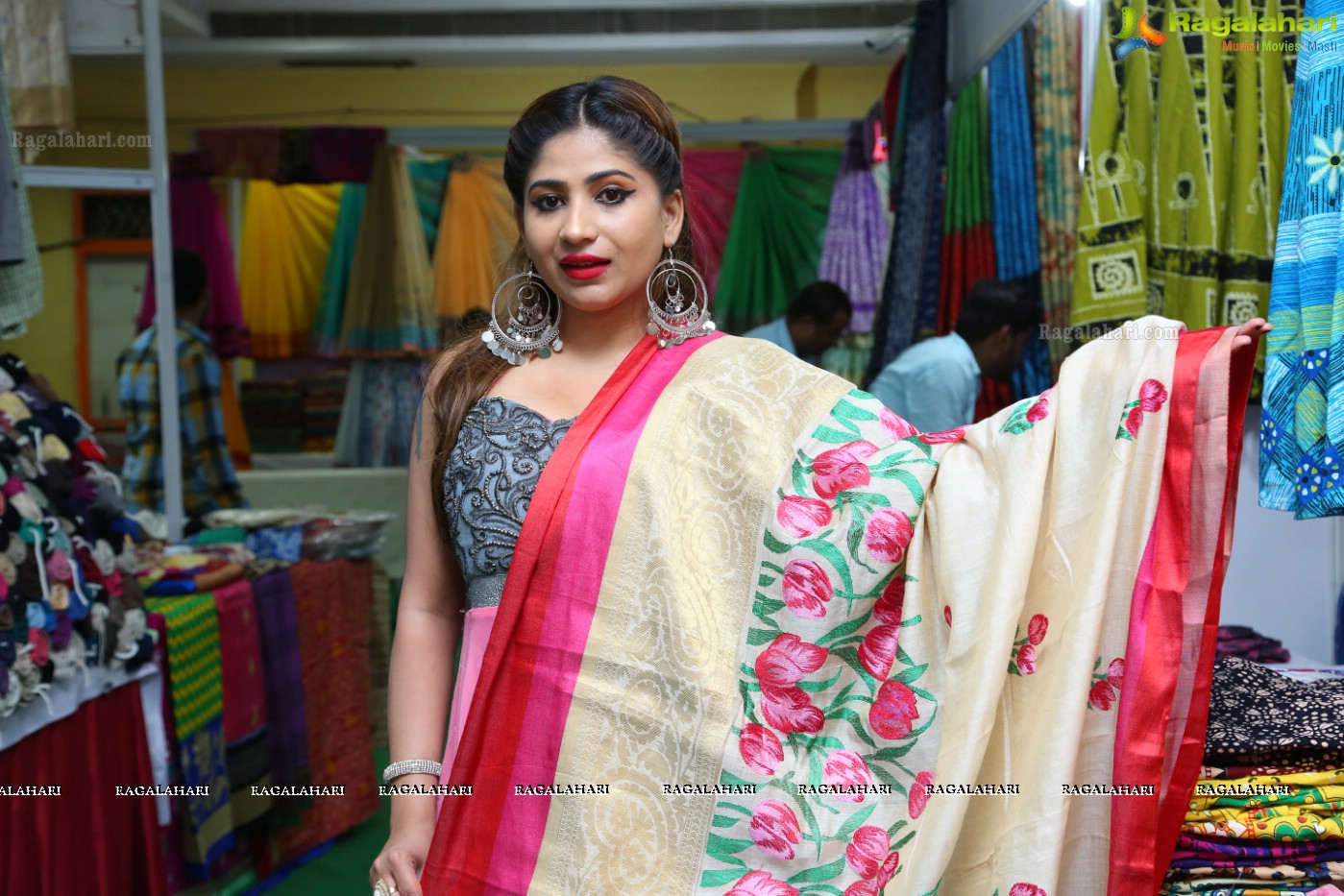 Madhulagna Das at Silk and Cotton Expo (High Resolution Photos)
