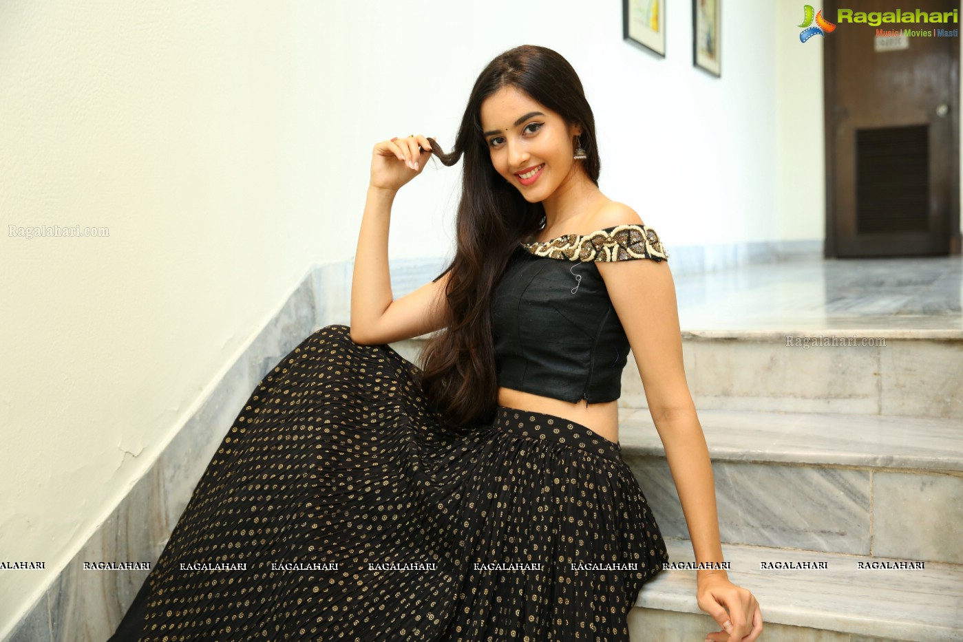 Simrat Kaur at Melodrama Expo (Posters)