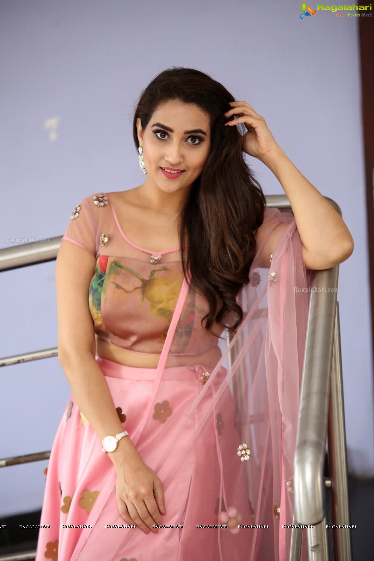 Manjusha at Nuvvu Thopu Raa Trailer Launch