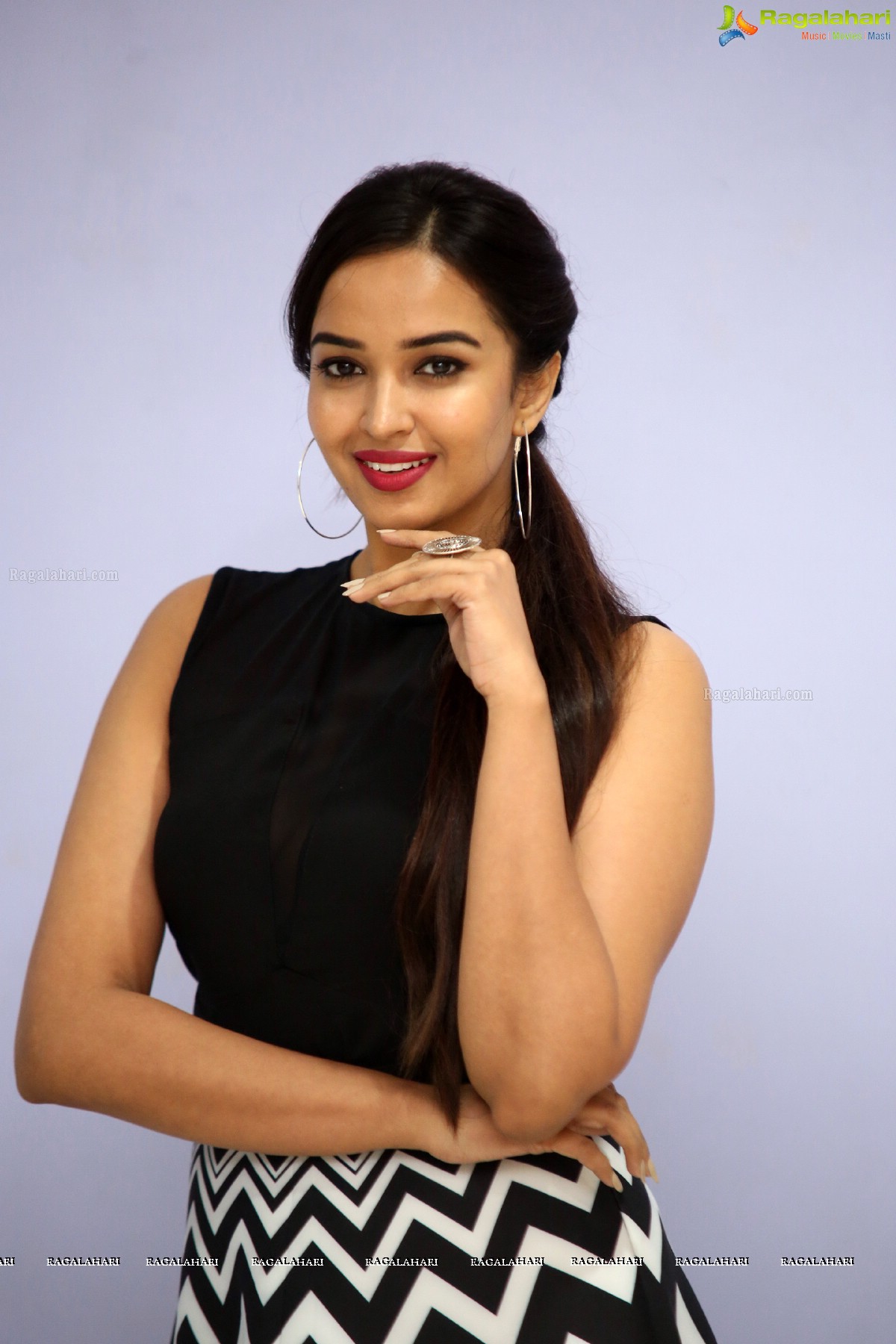 Pujita Ponnada at Brand Babu Teaser Launch