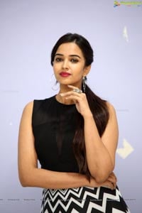 Telugu Heroine Pujita Ponnada