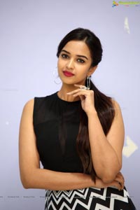 Telugu Heroine Pujita Ponnada