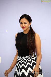 Telugu Heroine Pujita Ponnada