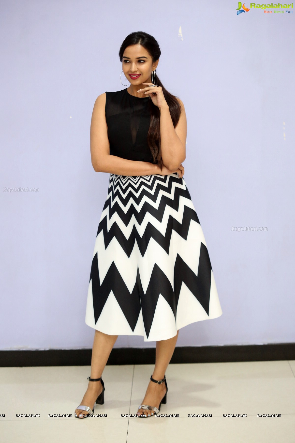 Pujita Ponnada at Brand Babu Teaser Launch