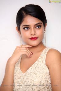 Riddhi Kumar