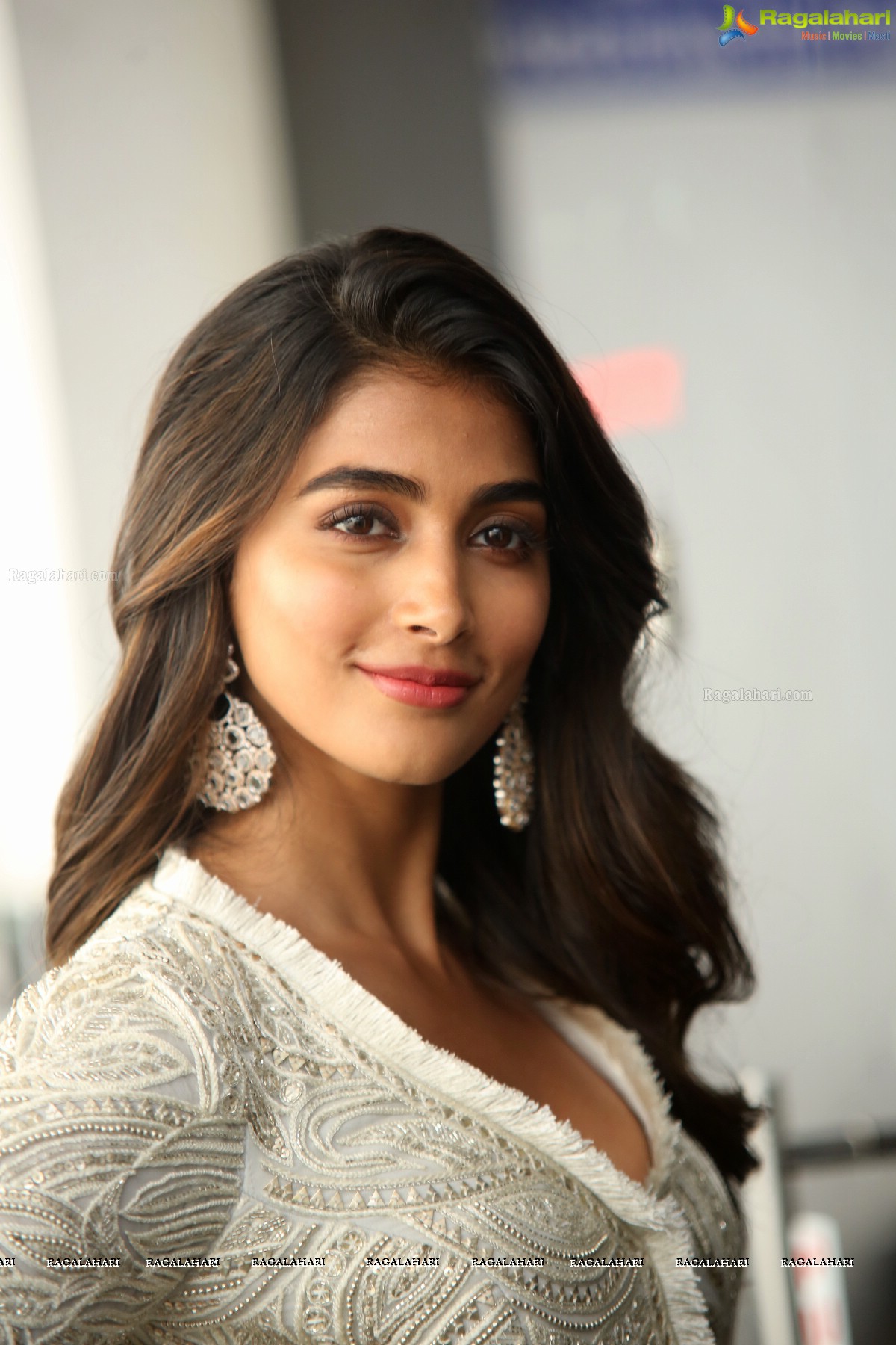 Pooja Hegde at Saakshyam Success Meet, Photo Gallery