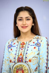 Sayesha Saigal Ghajinikanth