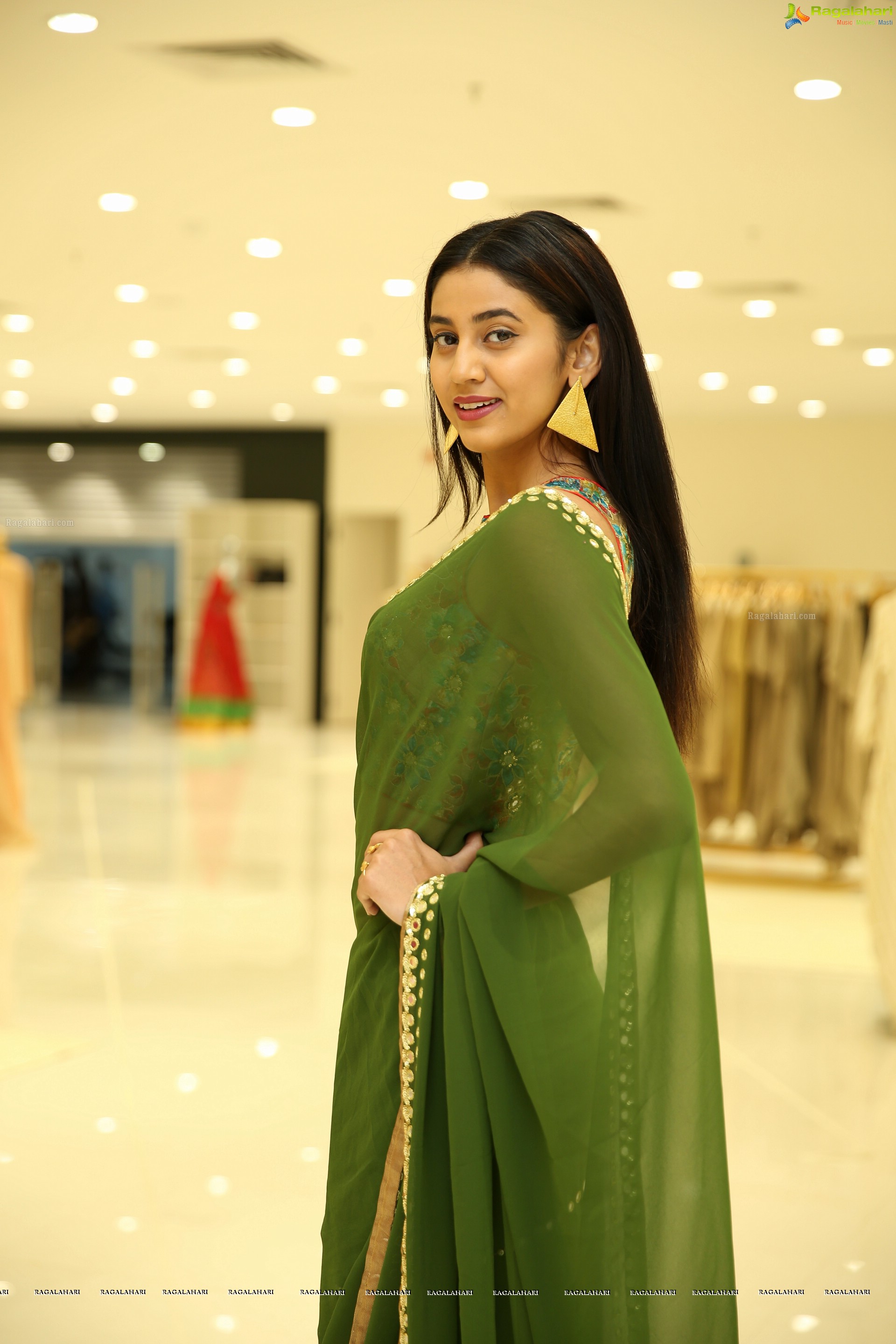 Andleeb Zaidi @ Atelier Showroom Launch & Fashion Show - HD Gallery