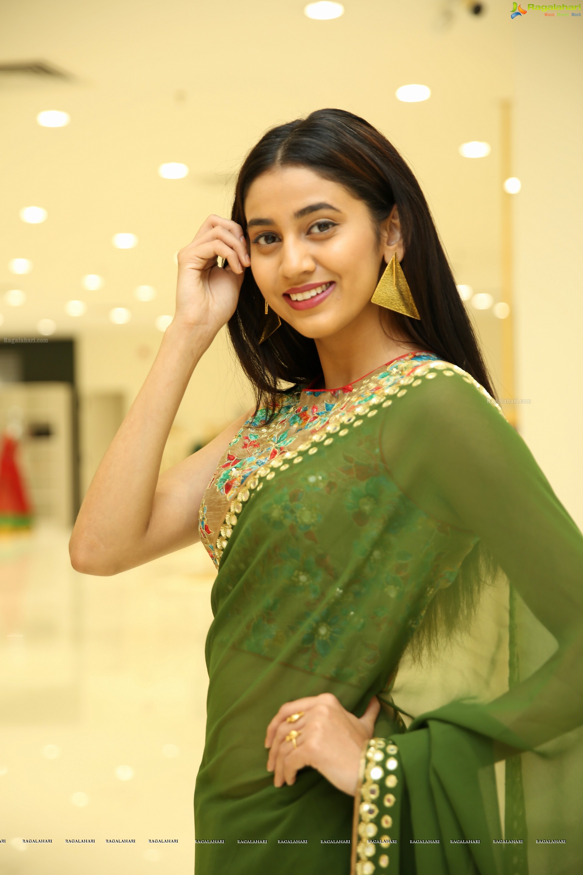 Andleeb Zaidi @ Atelier Showroom Launch & Fashion Show - HD Gallery