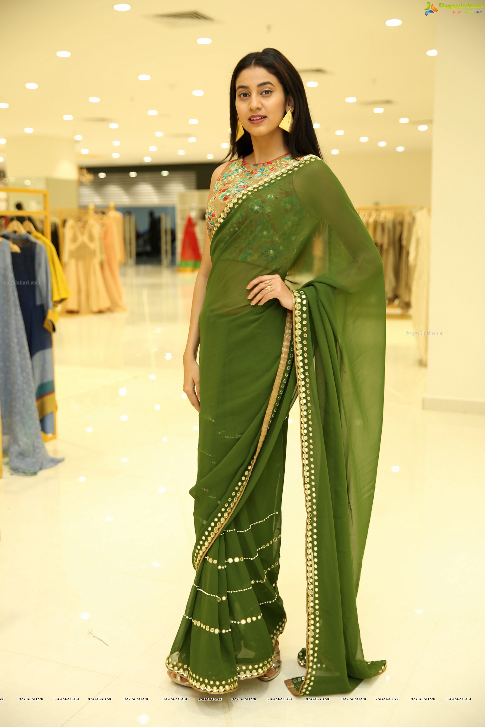 Andleeb Zaidi @ Atelier Showroom Launch & Fashion Show - HD Gallery