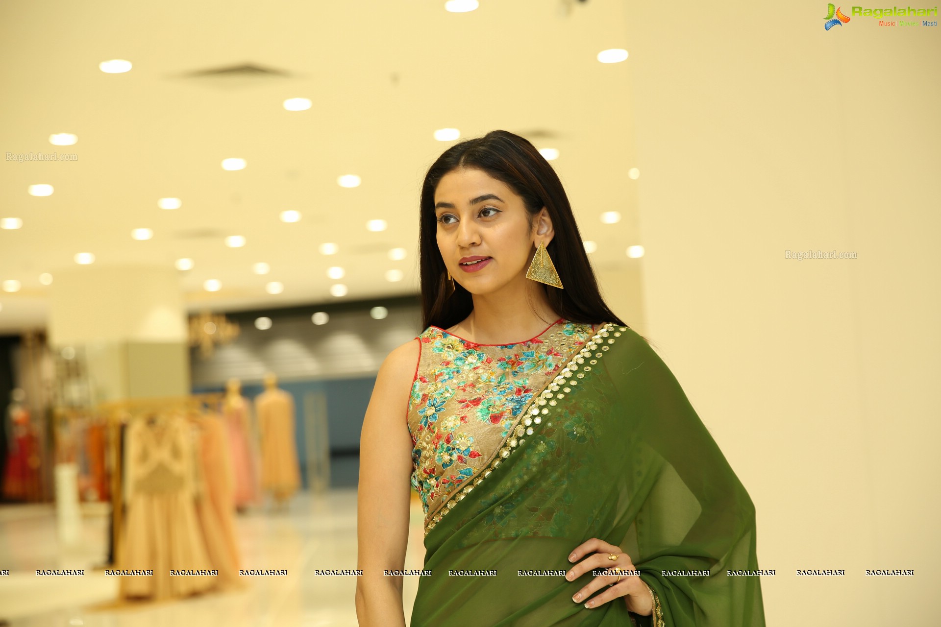 Andleeb Zaidi @ Atelier Showroom Launch & Fashion Show - HD Gallery