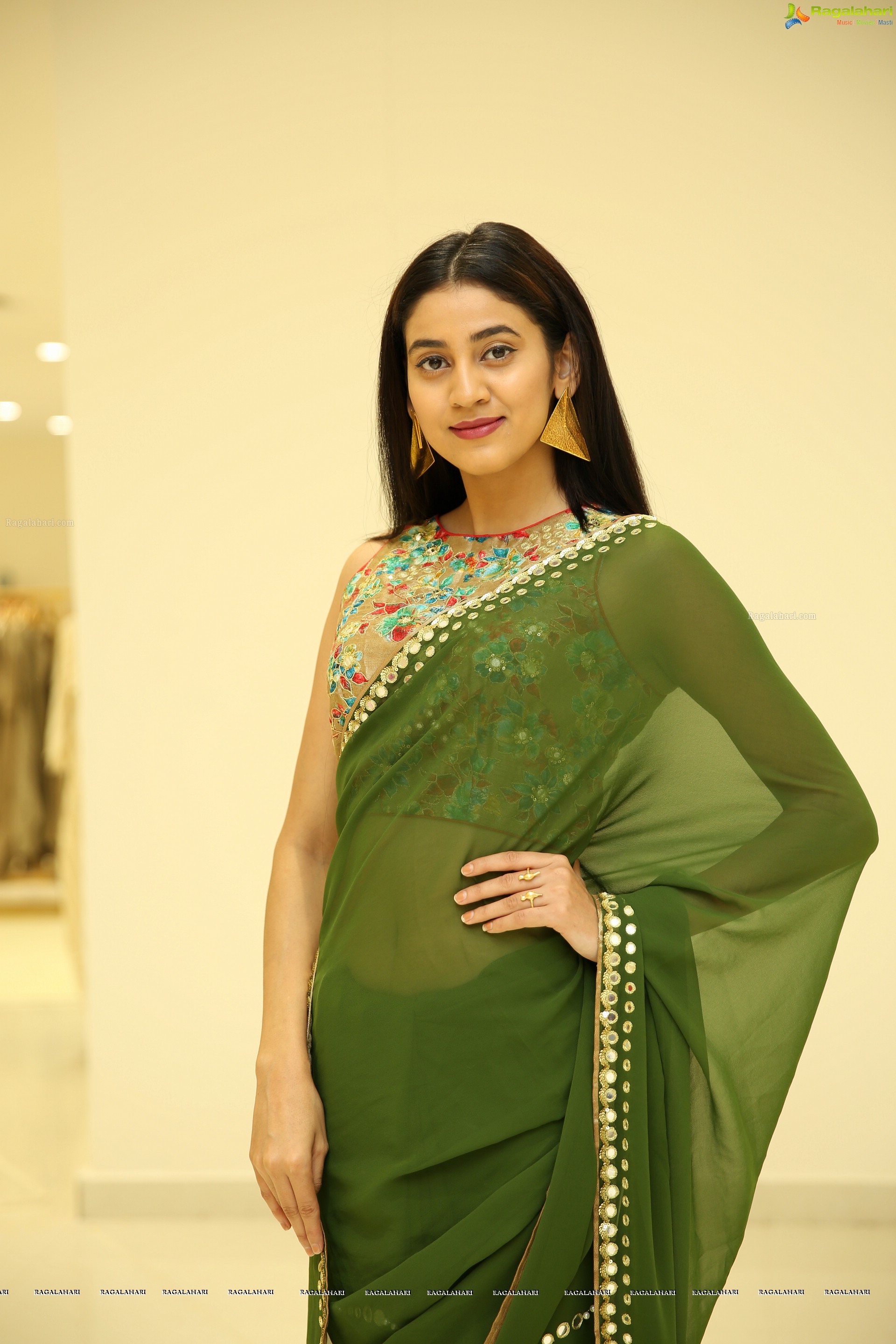 Andleeb Zaidi @ Atelier Showroom Launch & Fashion Show - HD Gallery