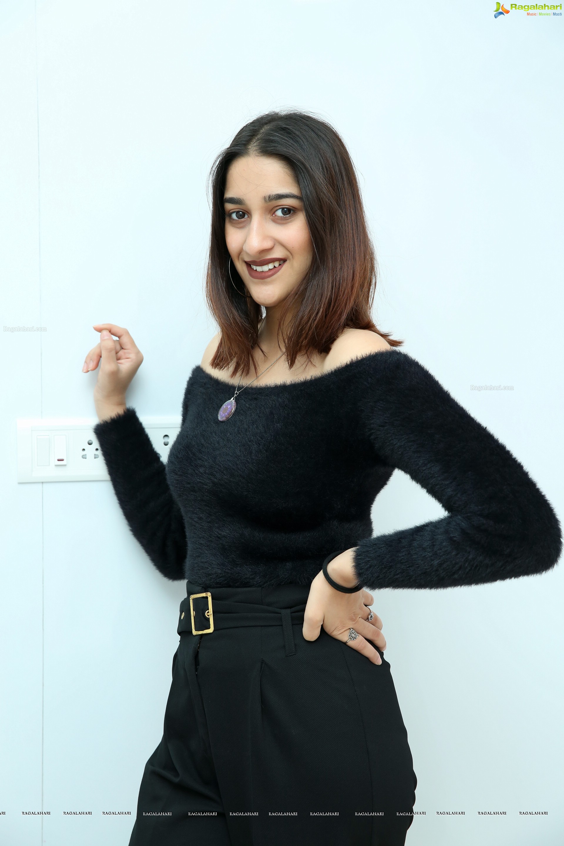 Aashima Gautam @ Braceline Orthodontics Grand Launch - HD Gallery