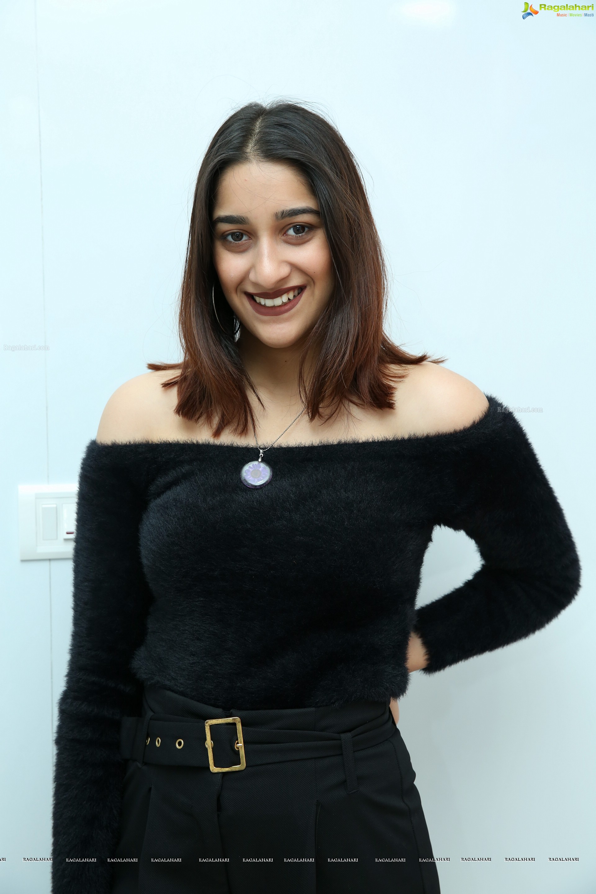 Aashima Gautam @ Braceline Orthodontics Grand Launch - HD Gallery