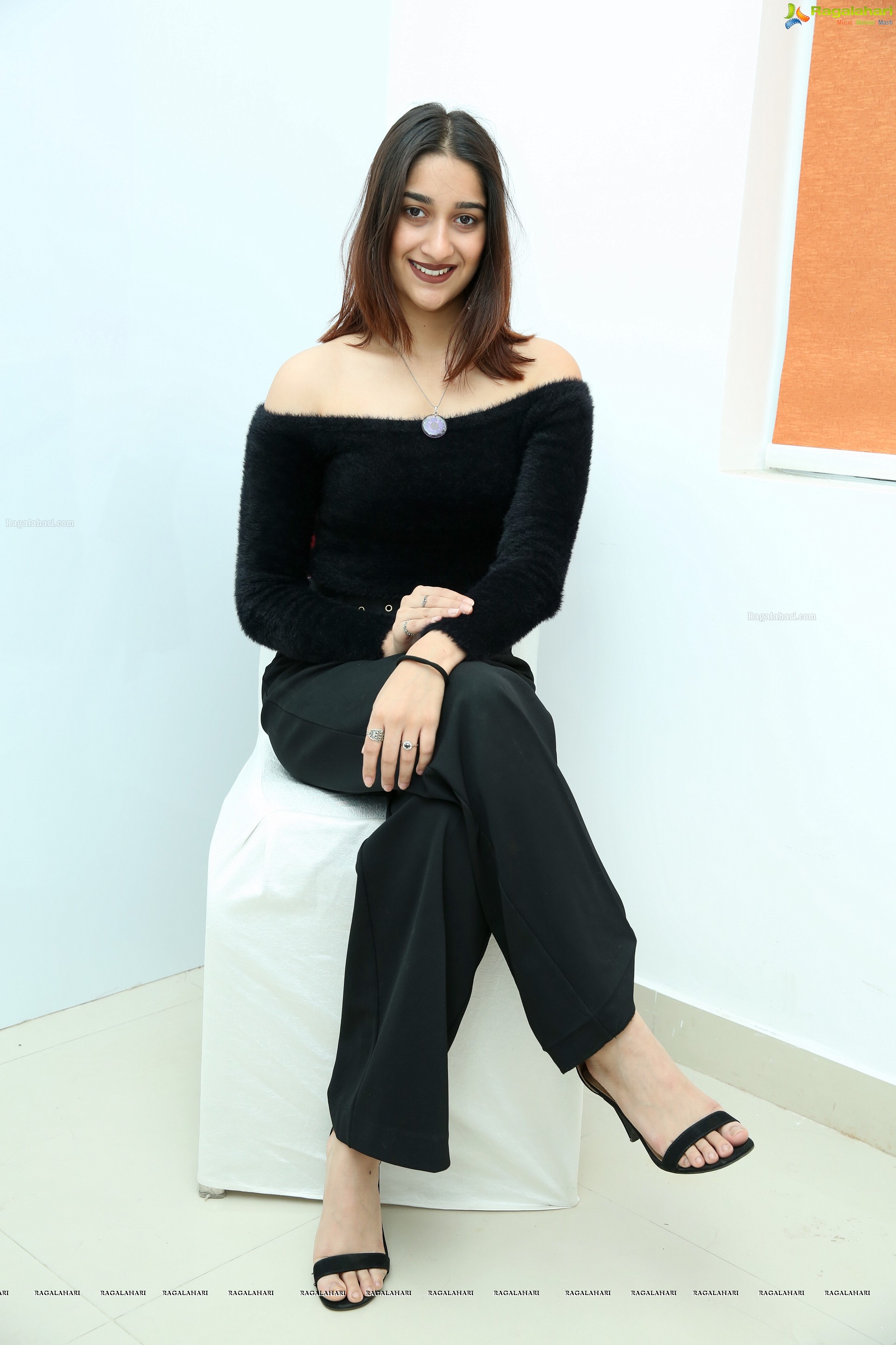 Aashima Gautam @ Braceline Orthodontics Grand Launch - HD Gallery