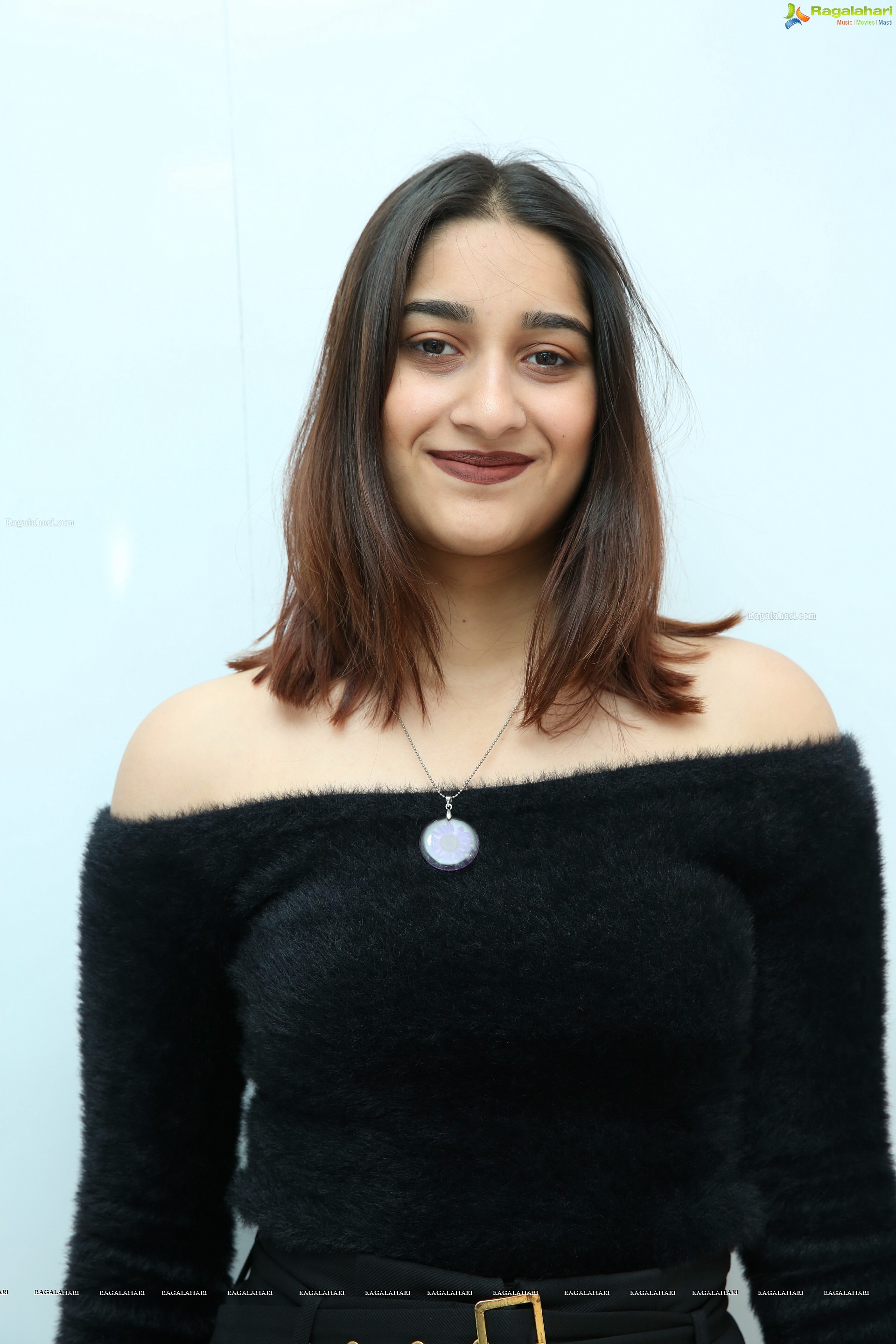 Aashima Gautam @ Braceline Orthodontics Grand Launch - HD Gallery