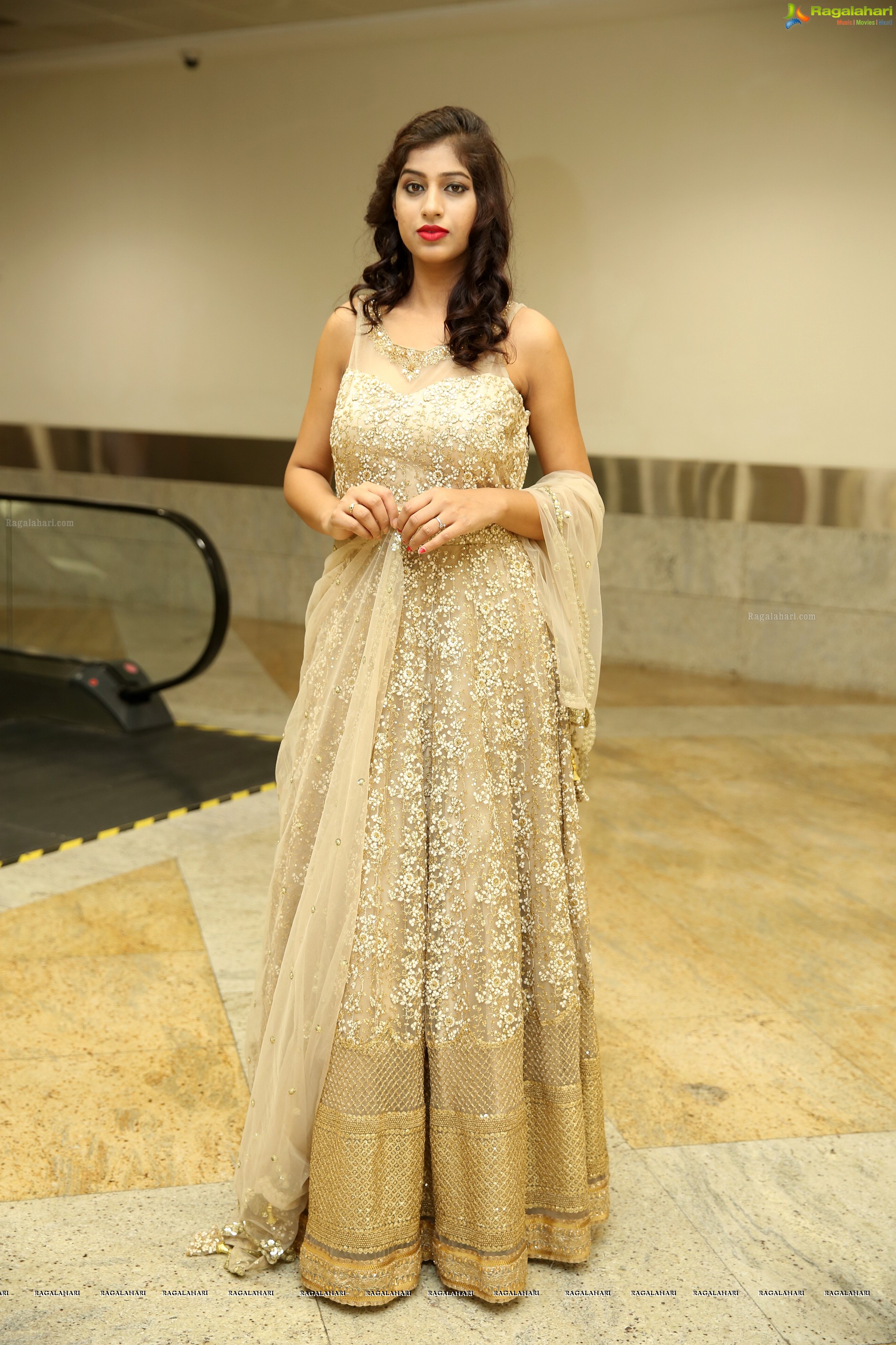 Naziya Khan @ Hi-Life Hi-End Fashion Show & Grand Curtain Raiser - HD Gallery