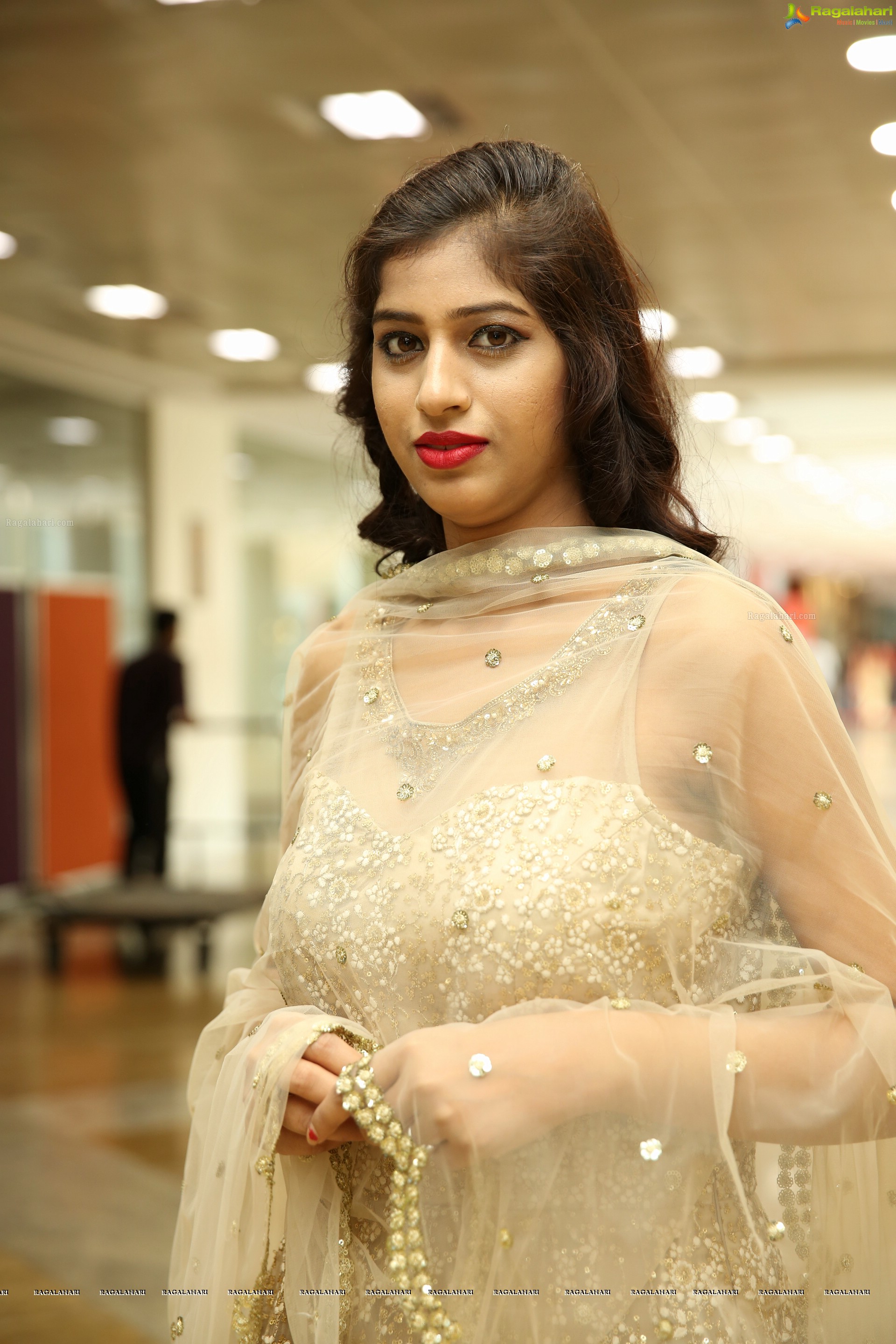 Naziya Khan @ Hi-Life Hi-End Fashion Show & Grand Curtain Raiser - HD Gallery