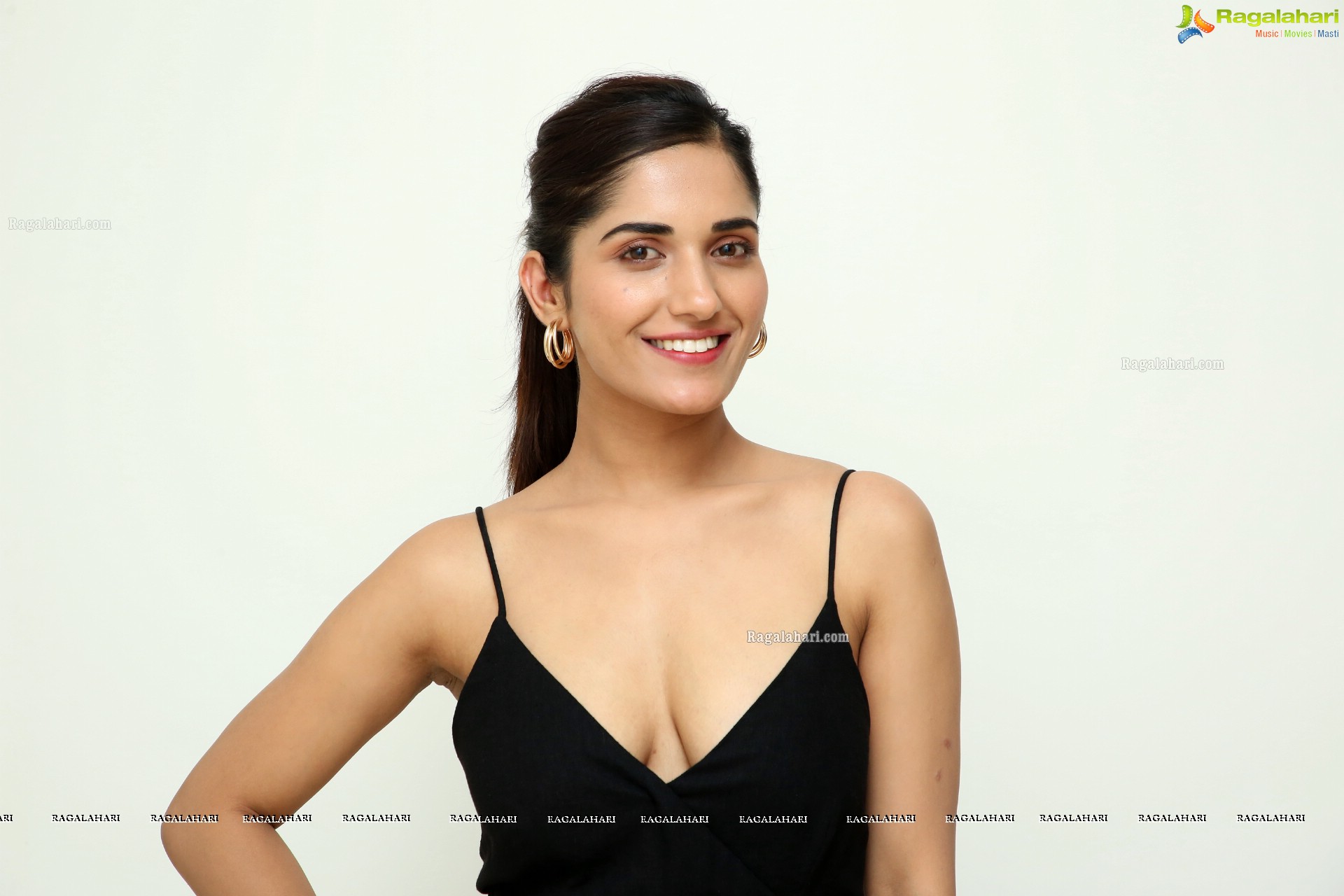 Ruhani Sharma @ SIIMA Awards 2019 Curtain Raiser - HD Gallery