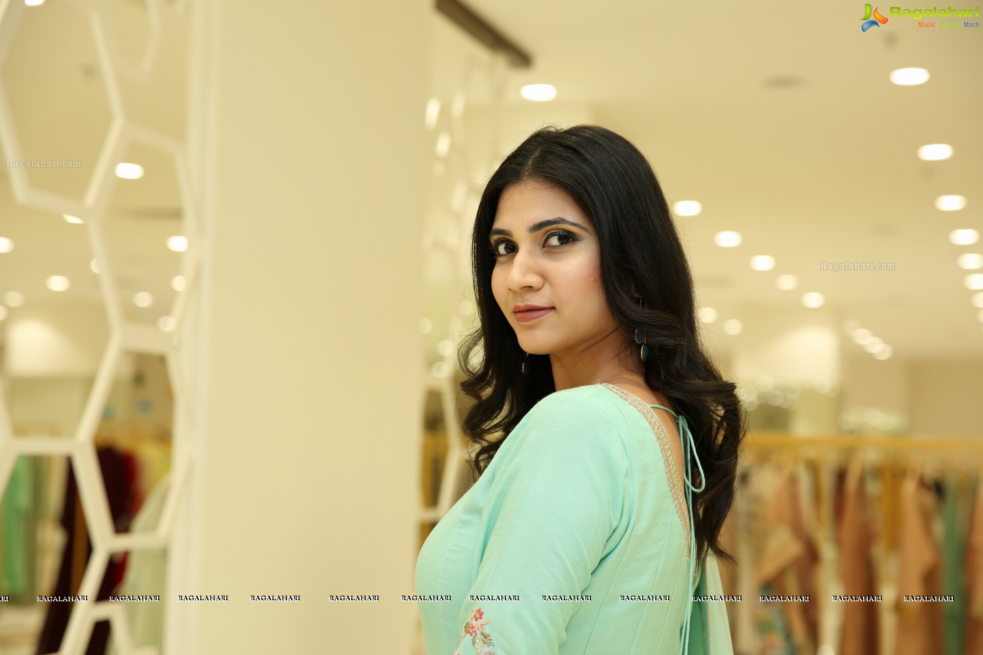 Sandhya Thota @ Atelier Showroom Launch & Fashion Show - HD Gallery