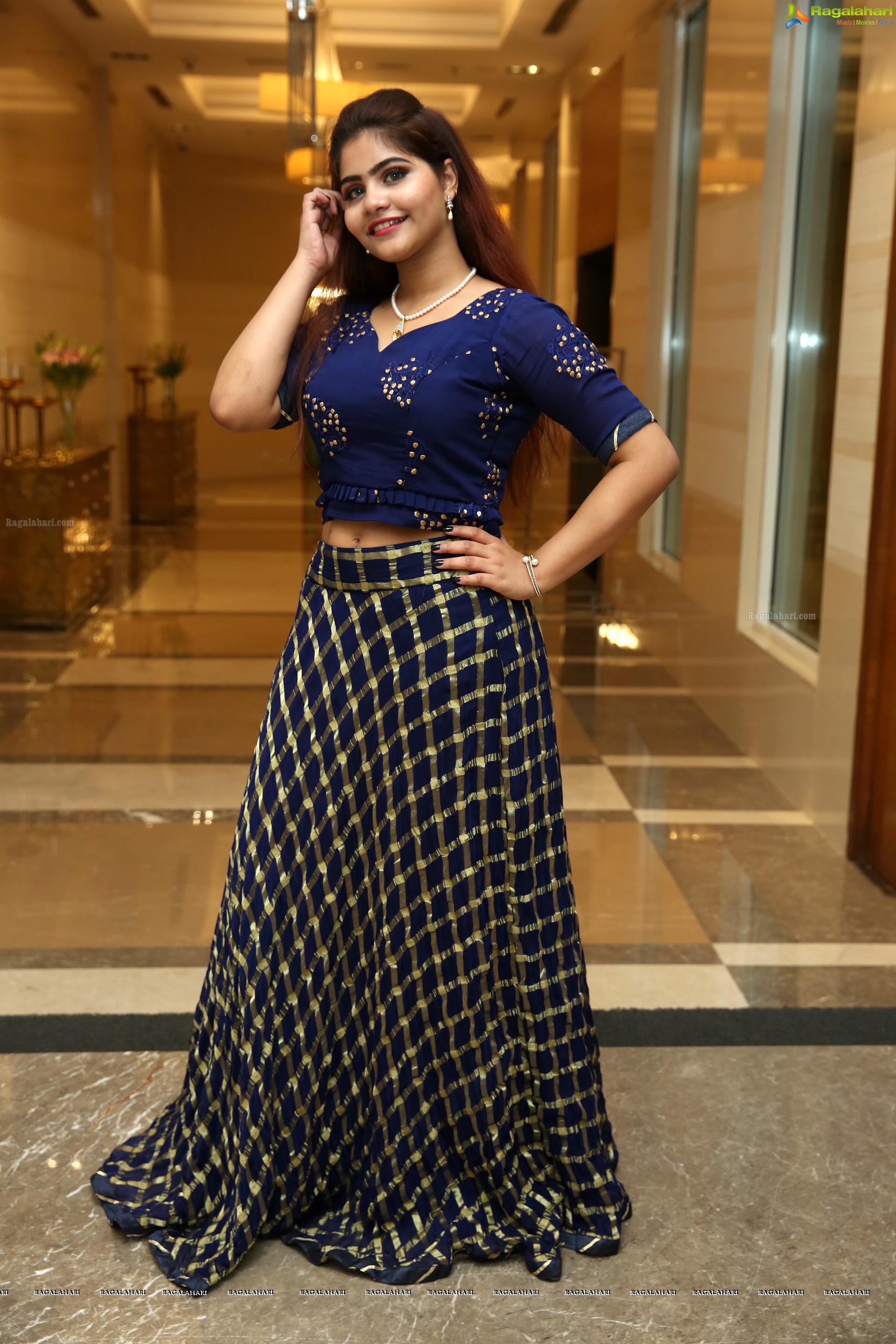 Sara Khan @ Style Bazaar Fashion Show & Curtain Raiser - HD Gallery