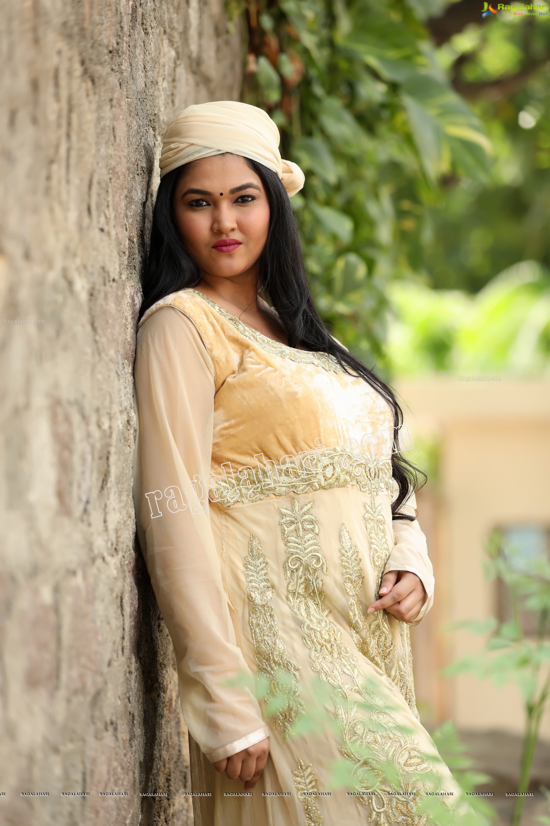 Aami Asmaan (Exclusive Photo Shoot) (High Definition Photos)