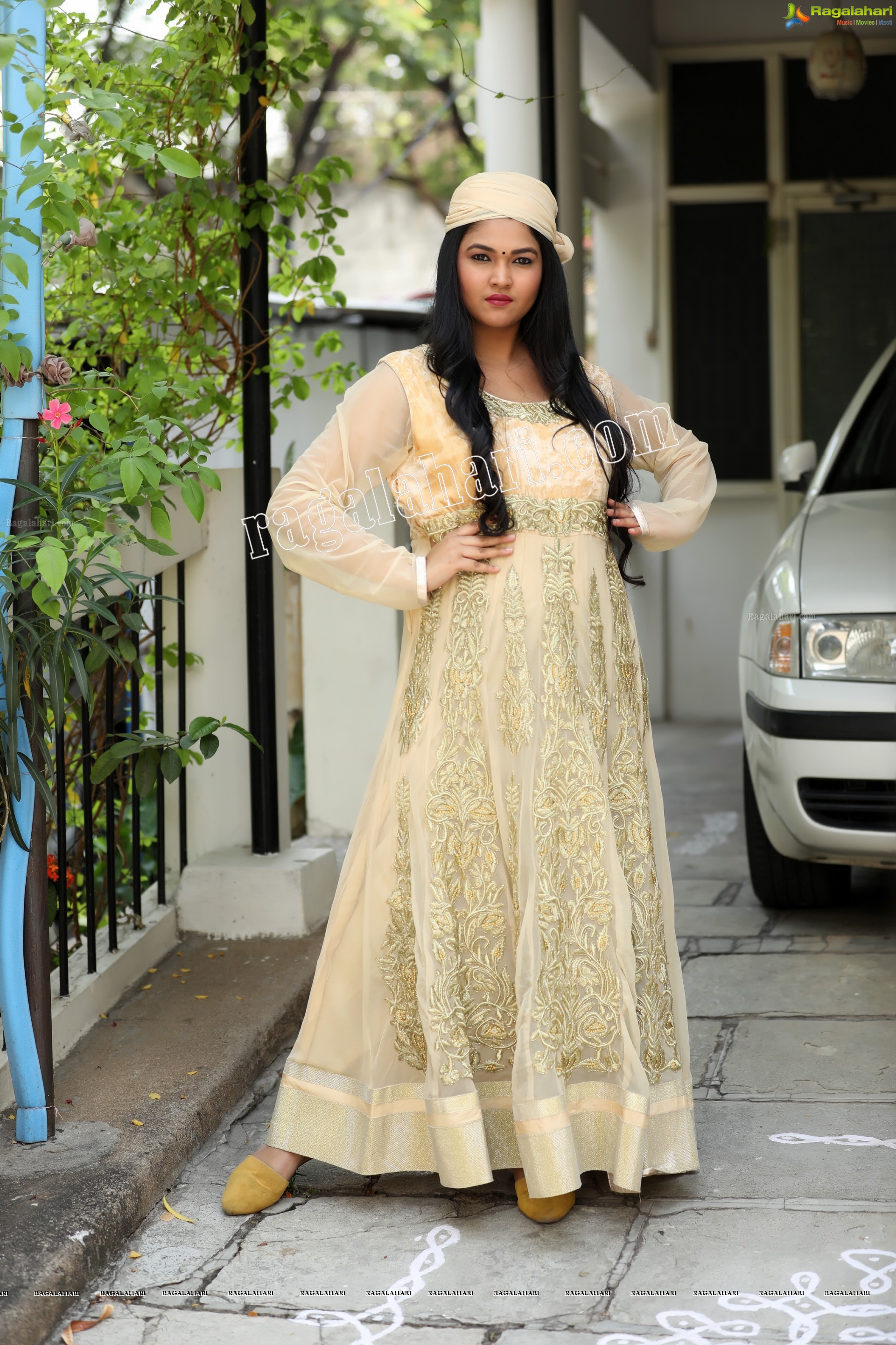 Aami Asmaan (Exclusive Photo Shoot) (High Definition Photos)