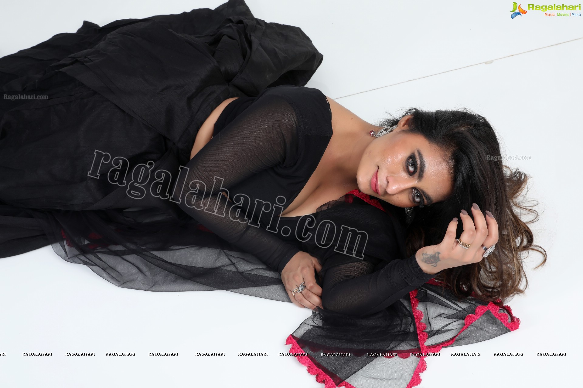 Monica Thompson (Exclusive Photo Shoot) (High Definition Photos)