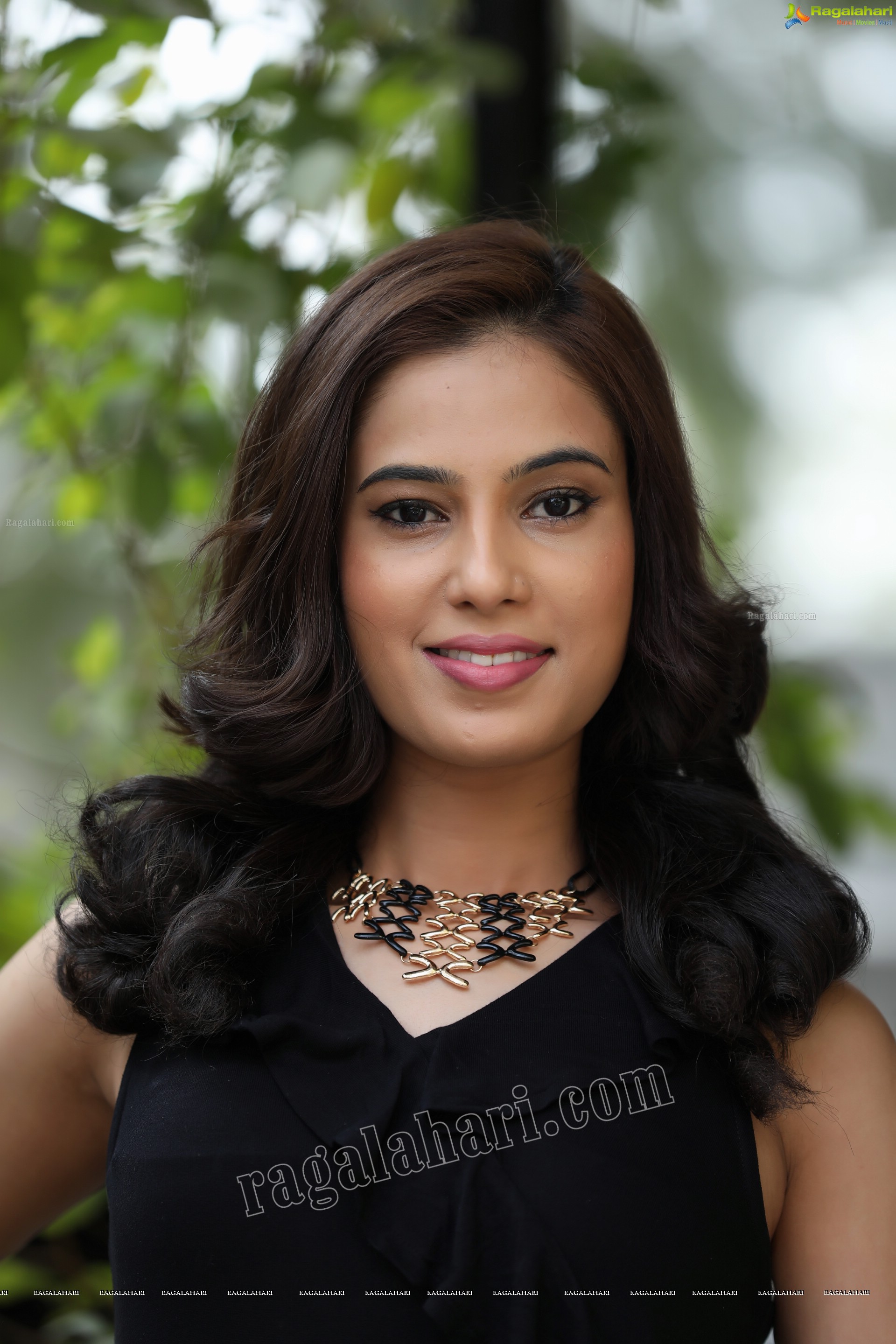 Pooja Desai (Exclusive Photo Shoot) (High Definition Photos)