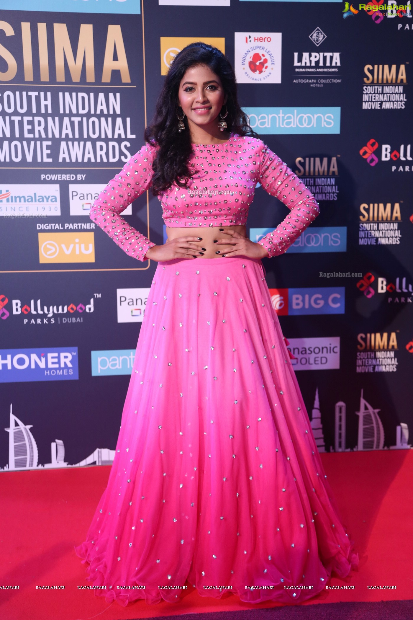 Anjali at SIIMA 2018 (Hi-Resolution Photos)