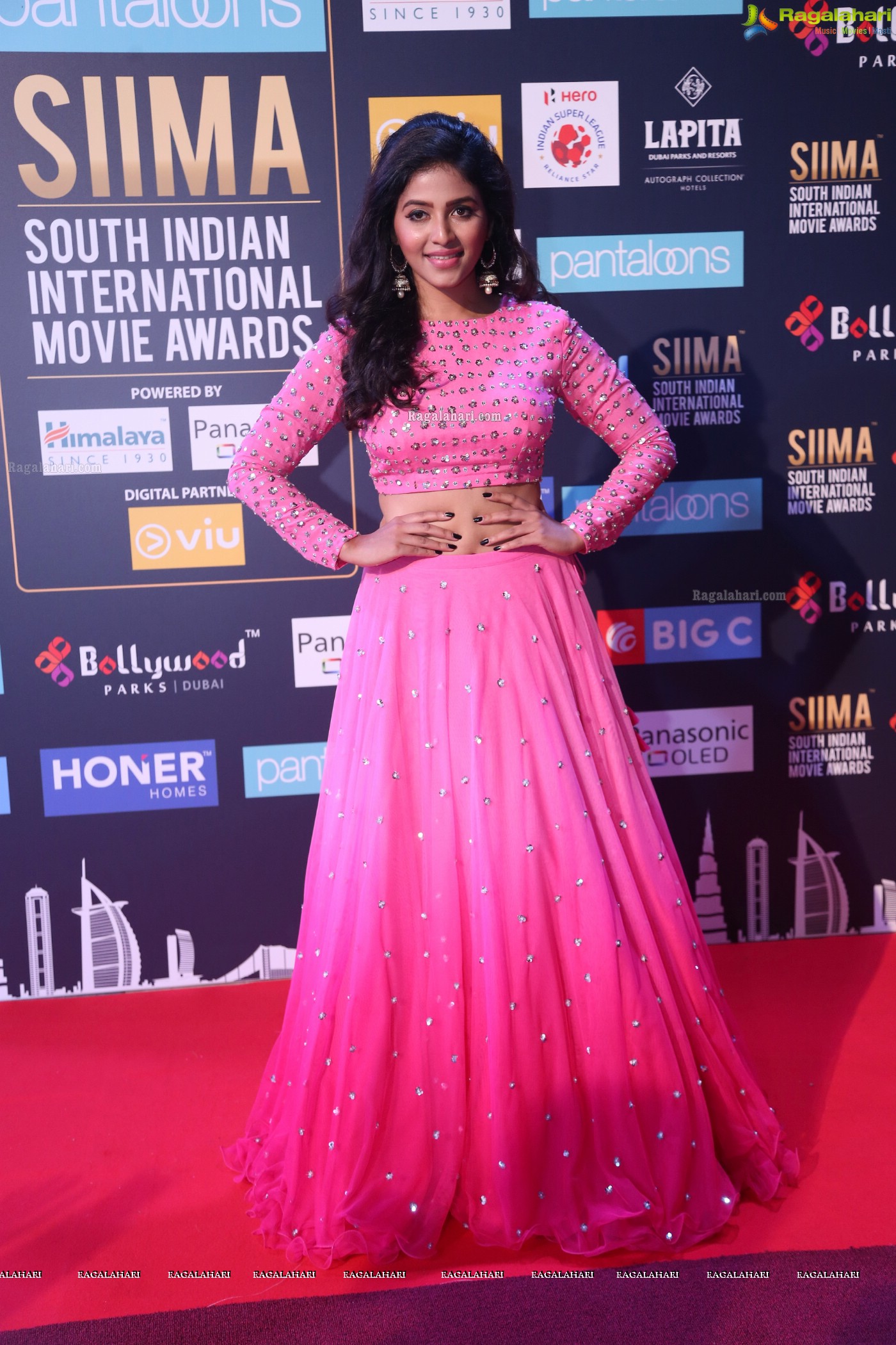 Anjali at SIIMA 2018 (Hi-Resolution Photos)