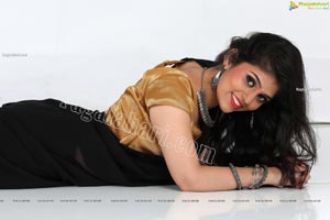 Viswa Sri Bandhavi in Plain Black Saree