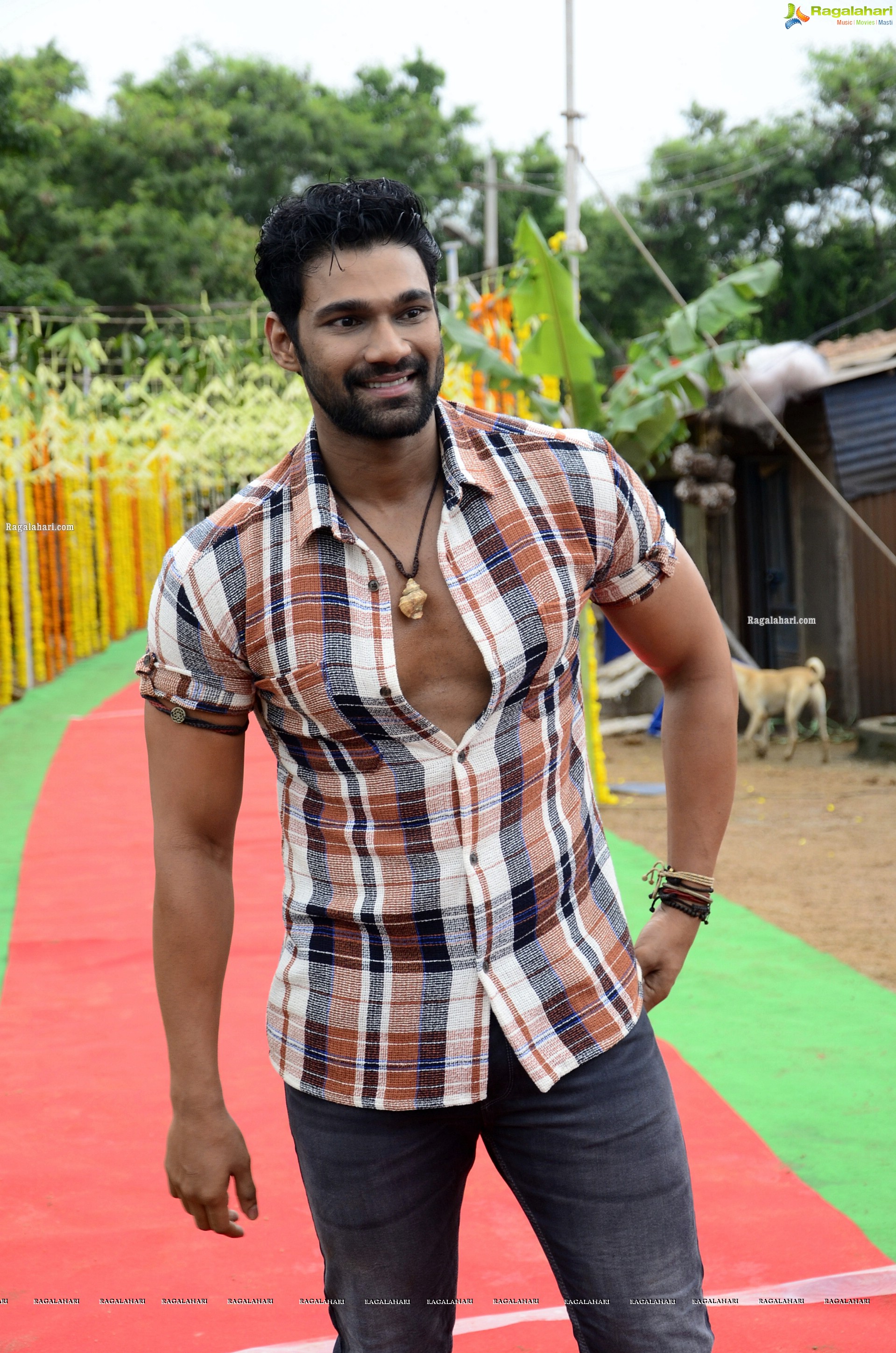 Bellamkonda Sreenivas at Chatrapathi Hindi Remake Pooja Ceremony, HD Photo Gallery