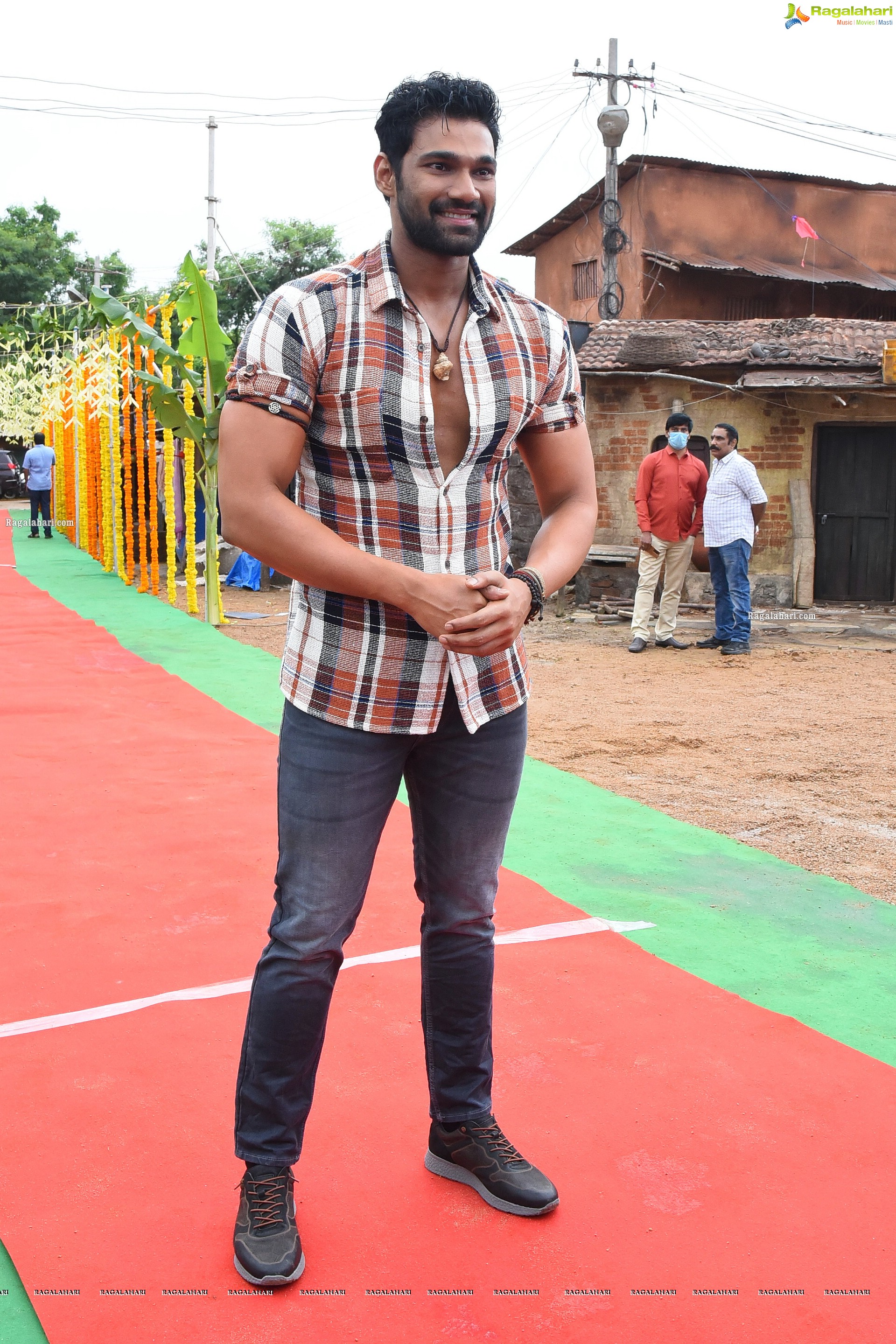 Bellamkonda Sreenivas at Chatrapathi Hindi Remake Pooja Ceremony, HD Photo Gallery