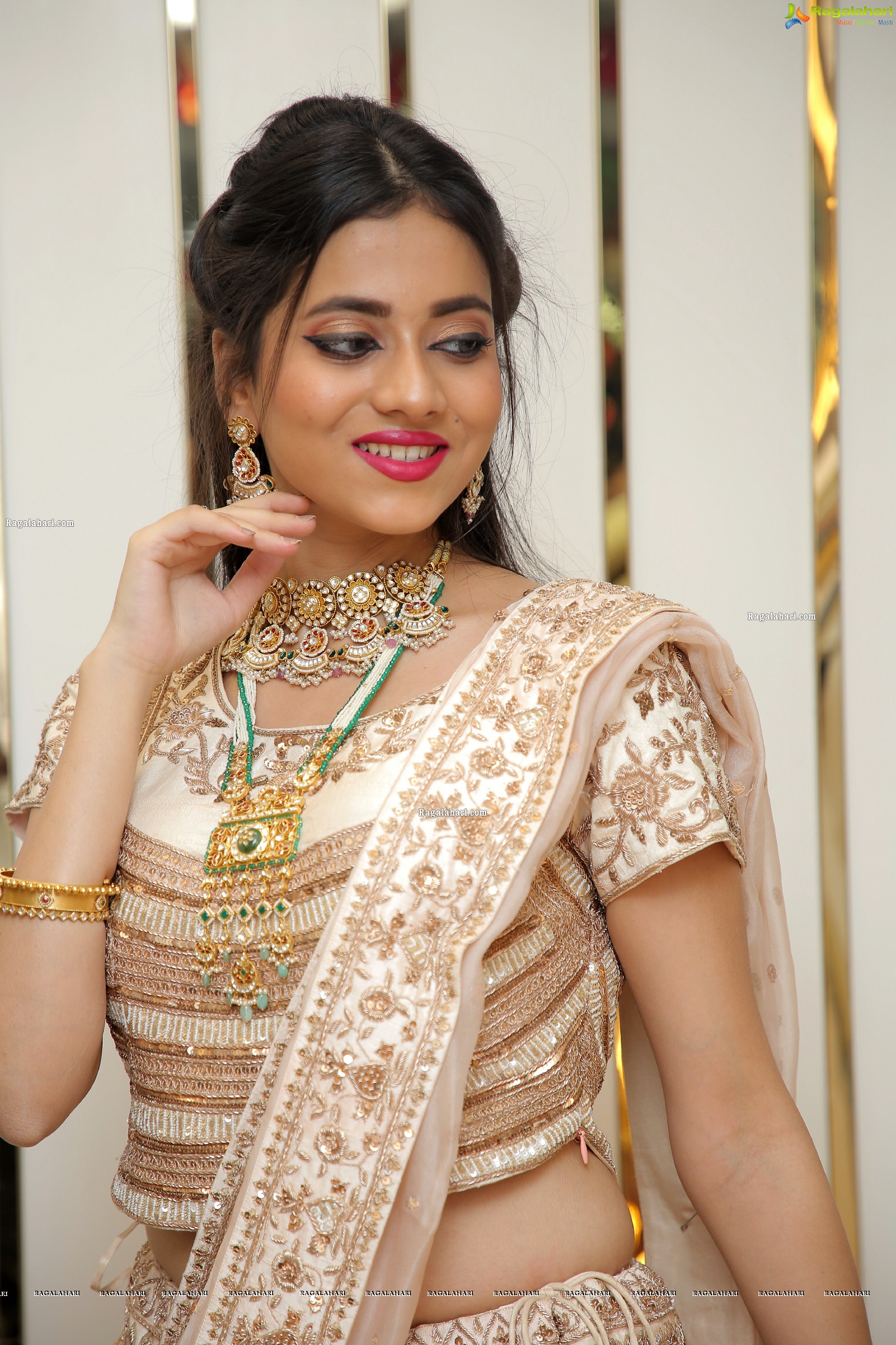 Dimple Thakur Showcases a Collection of Shivraj Laxmichand Jain Jewellers, HD Stills