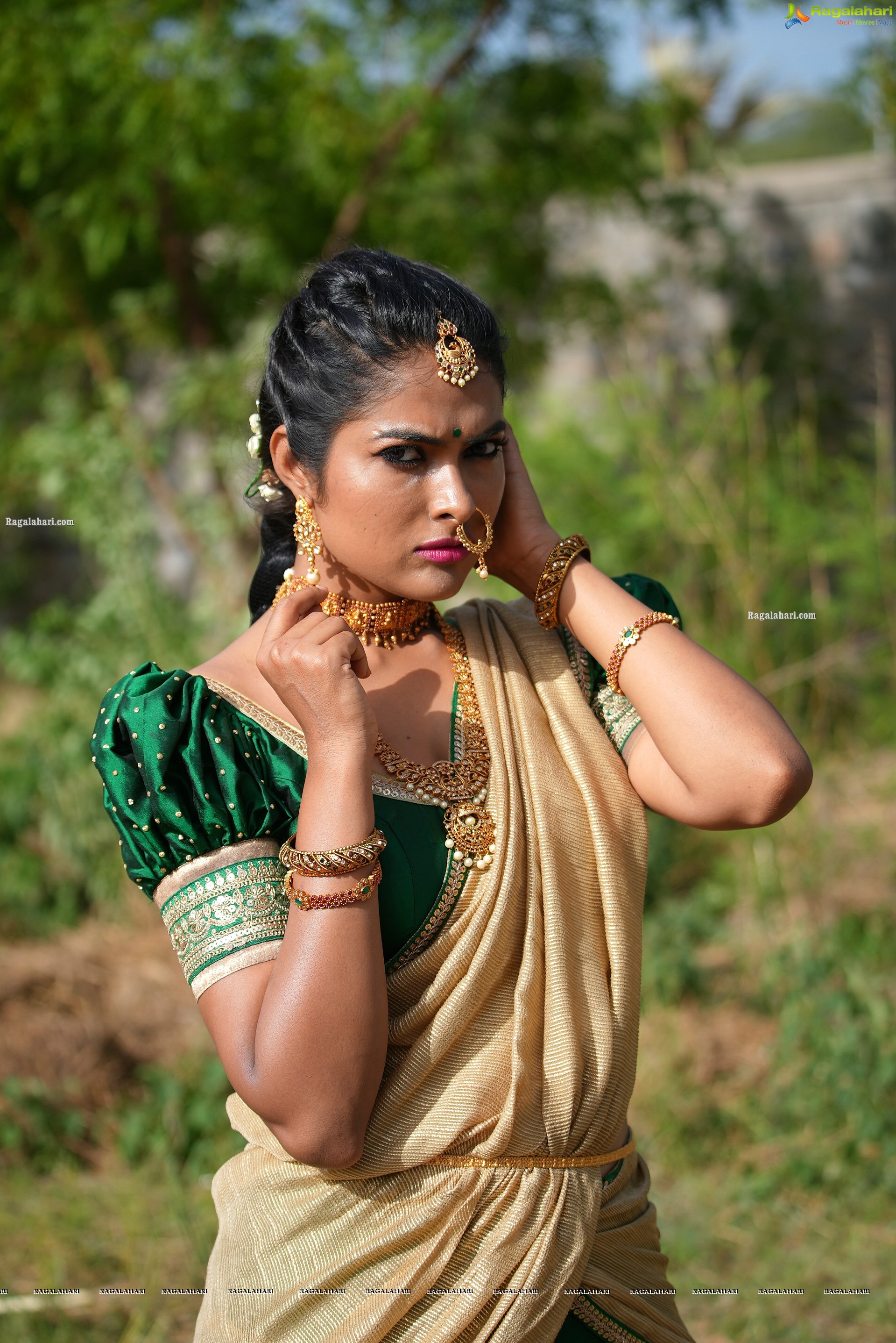 Divi Vadthya Stills From Telangana Folk Number Silaka Mukku Dana