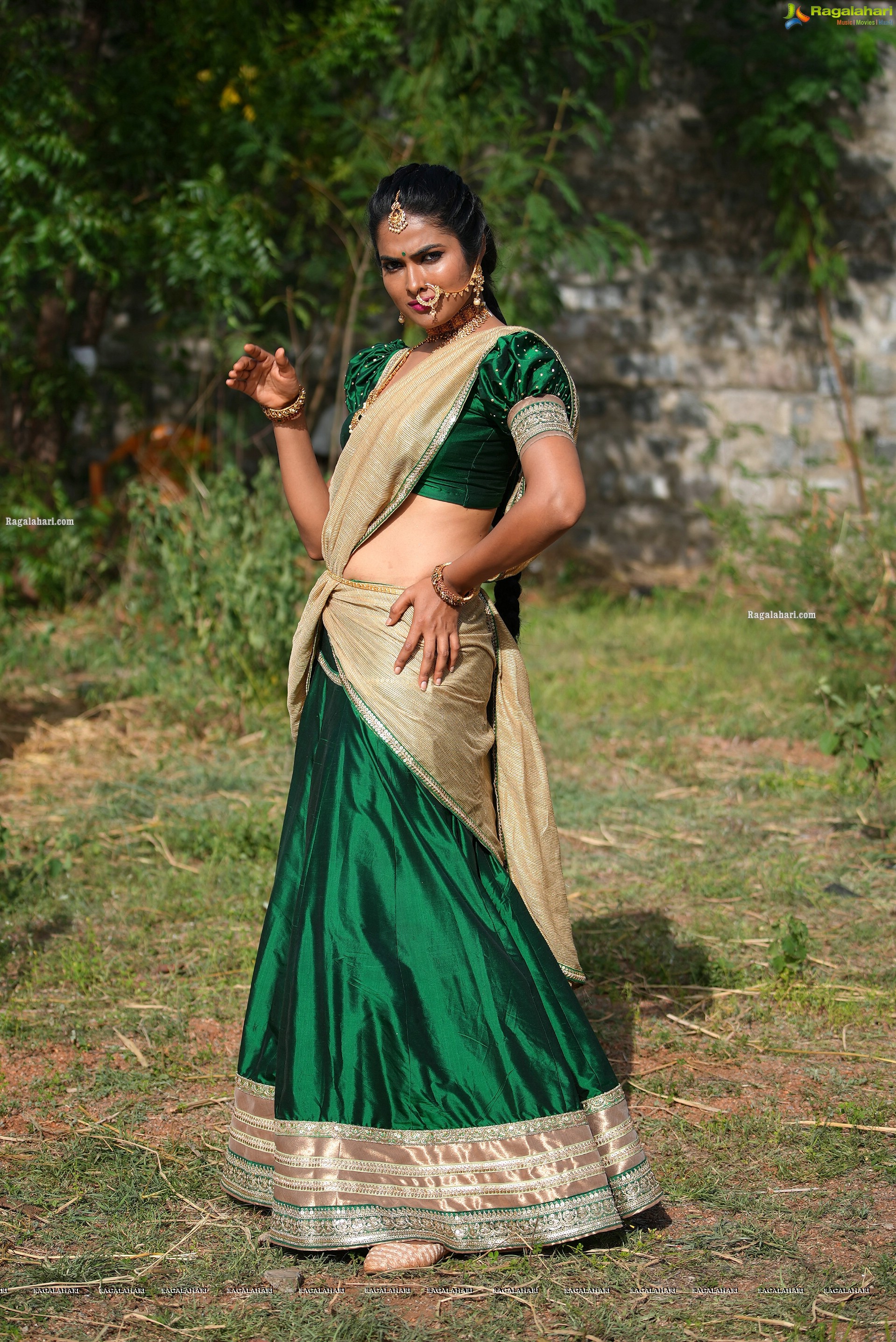 Divi Vadthya Stills From Telangana Folk Number Silaka Mukku Dana
