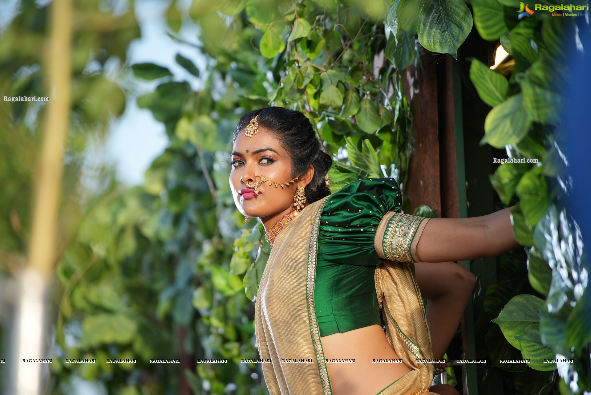 Divi Vadthya Stills From Telangana Folk Number Silaka Mukku Dana