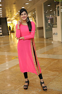 Jenny Honey in Pink Side Slit Kurti