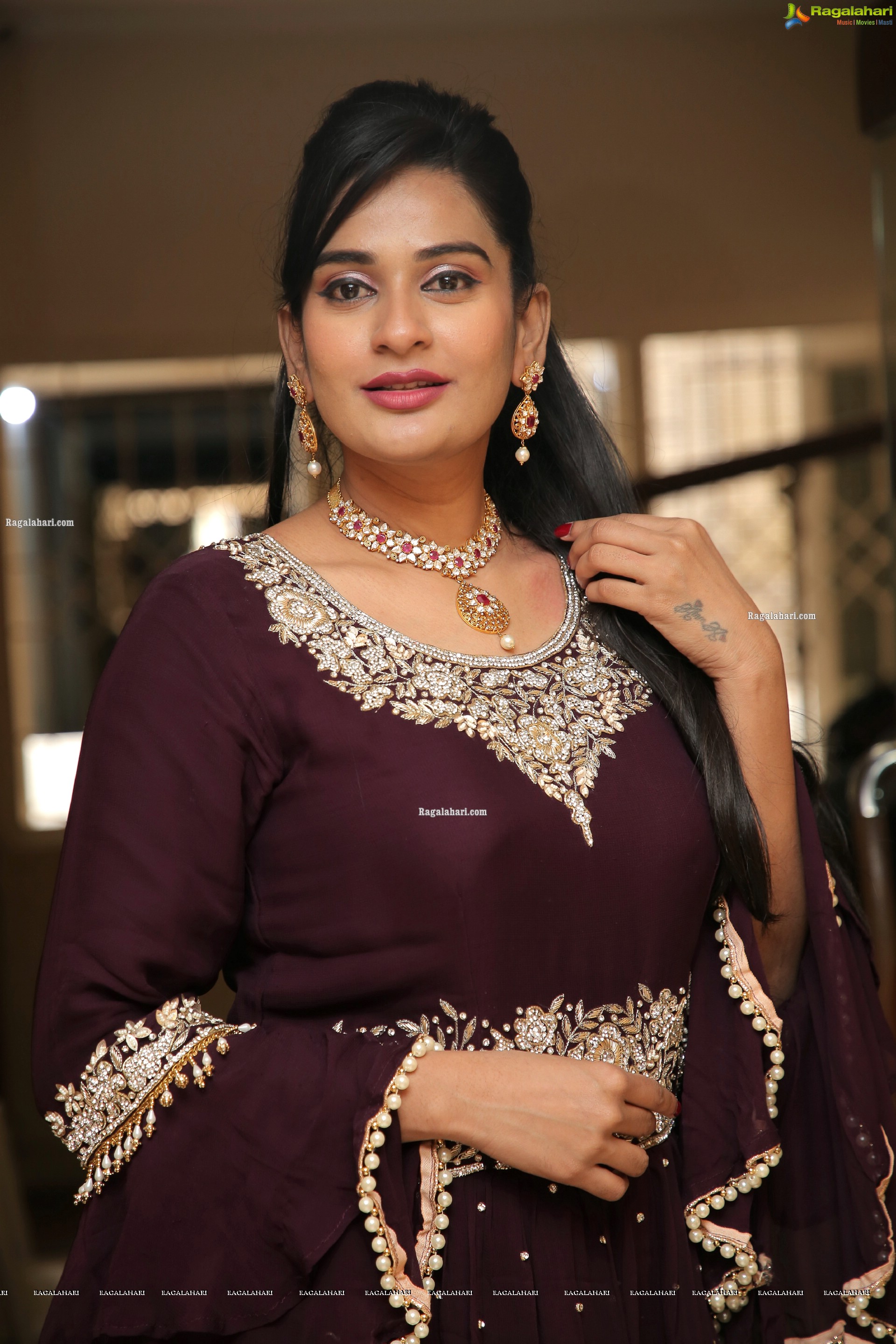 Jenny Honey Showcases a Collection of Tibarumal Jewellers, HD Stills