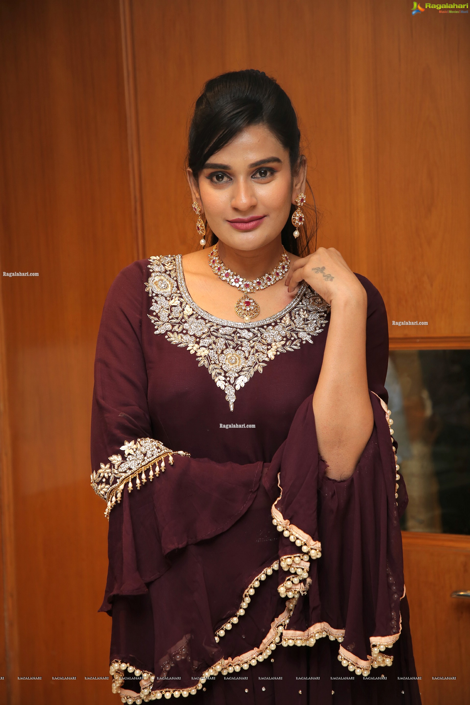 Jenny Honey Showcases a Collection of Tibarumal Jewellers, HD Stills