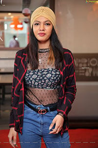 Kavita Mahato in Fashionable Dress
