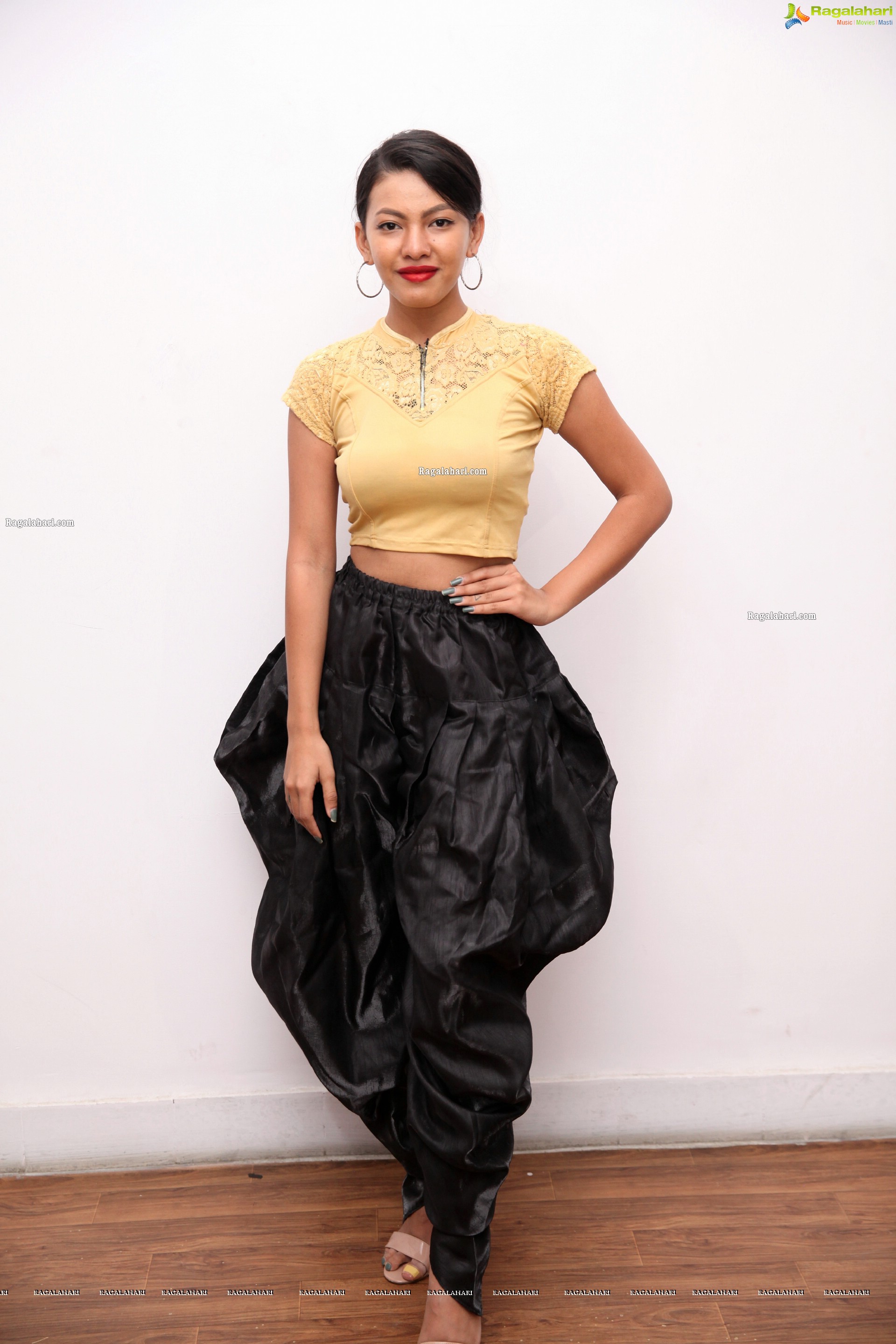 Kavitha Mahatho Latest Stills, HD Photo Gallery