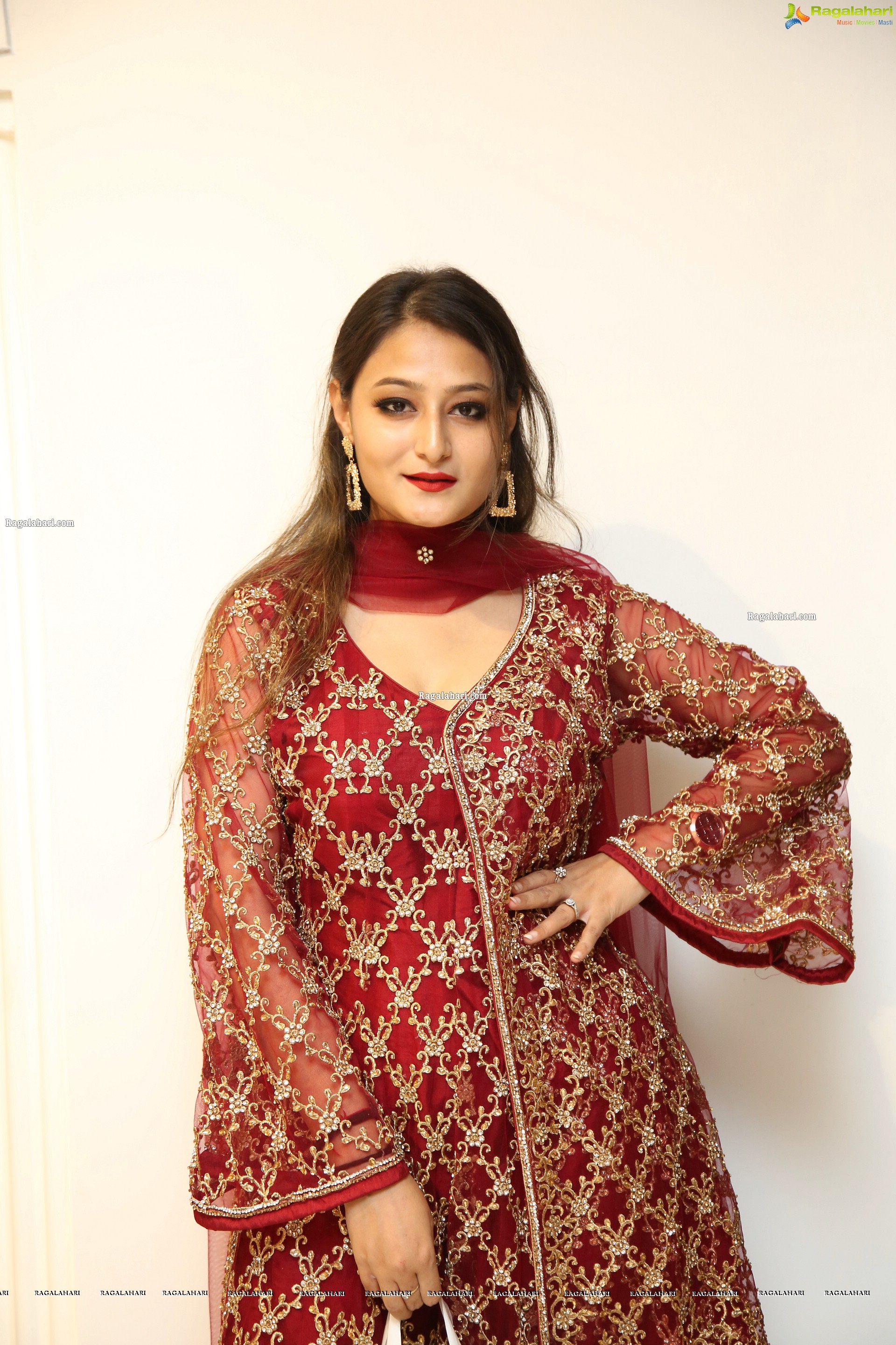 Nilofer Haidry in Red Churidar, HD Photo Gallery