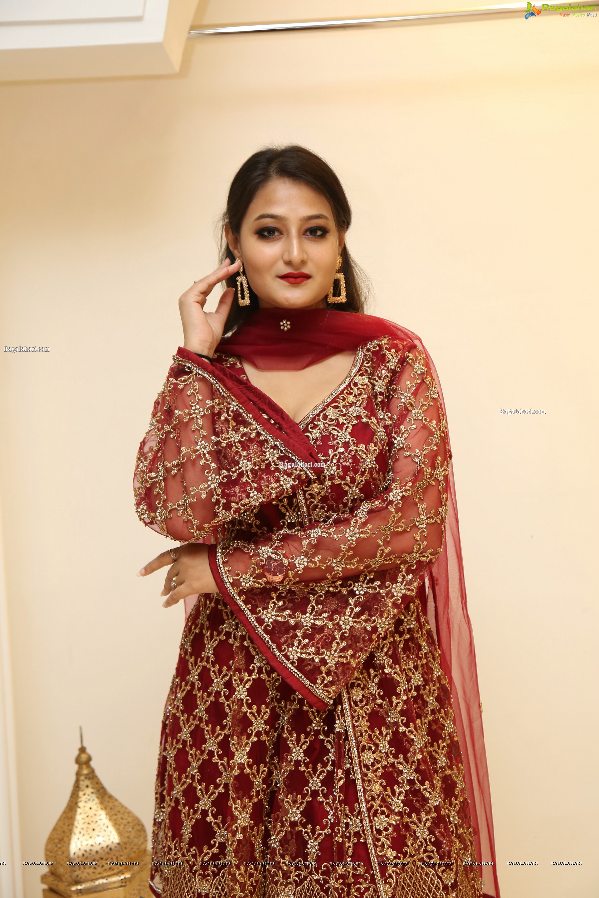 Nilofer Haidry in Red Churidar, HD Photo Gallery