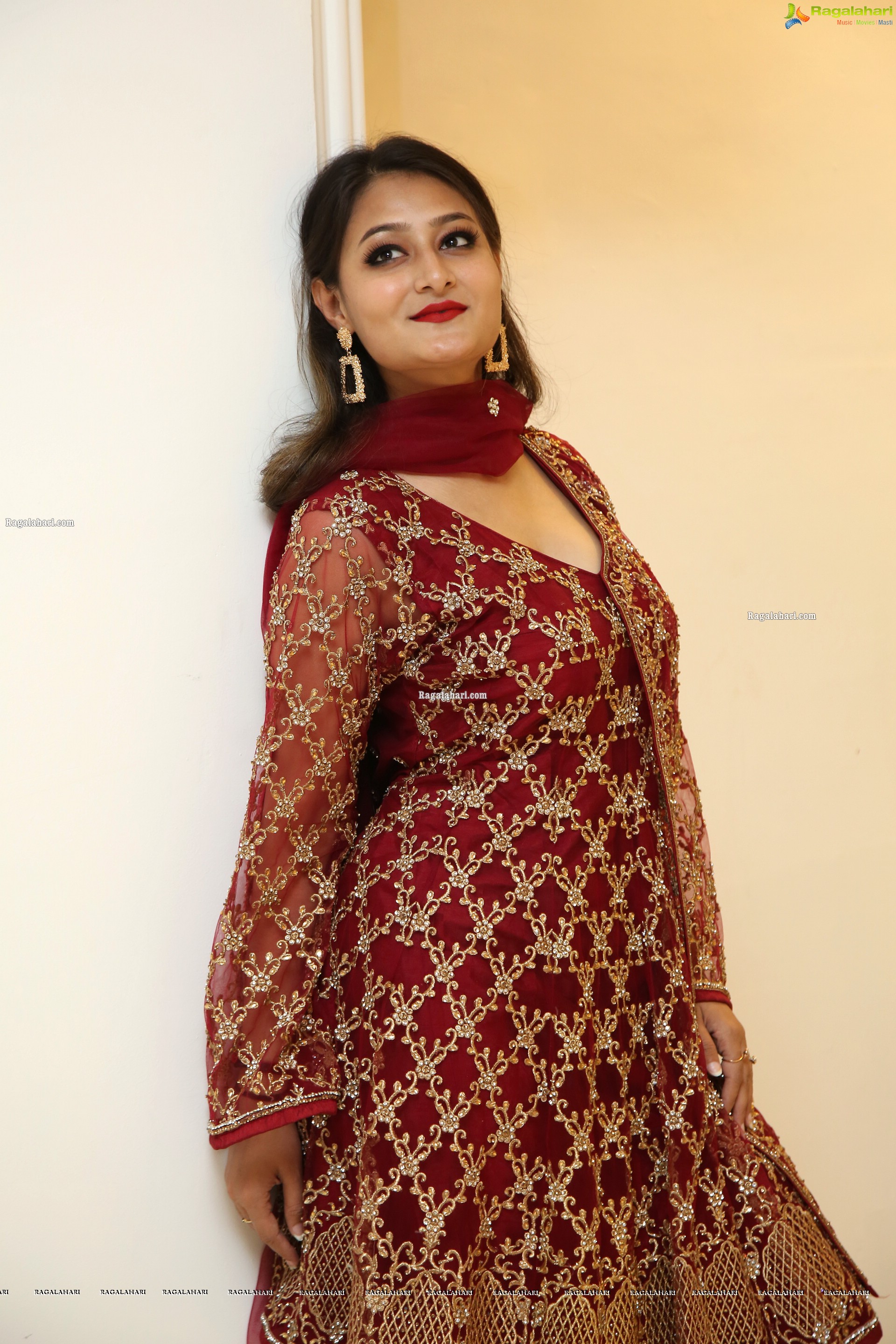 Nilofer Haidry in Red Churidar, HD Photo Gallery