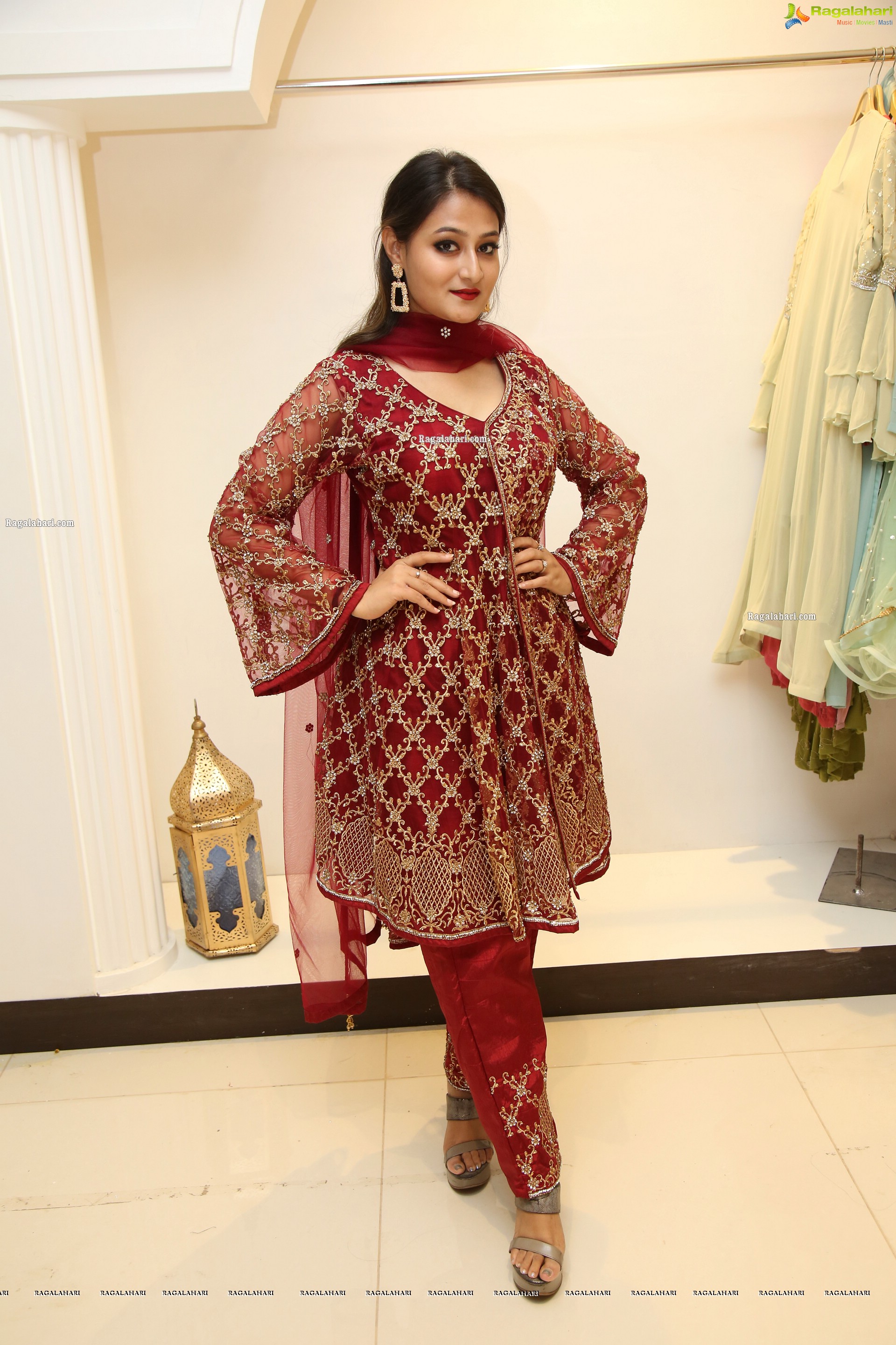 Nilofer Haidry in Red Churidar, HD Photo Gallery