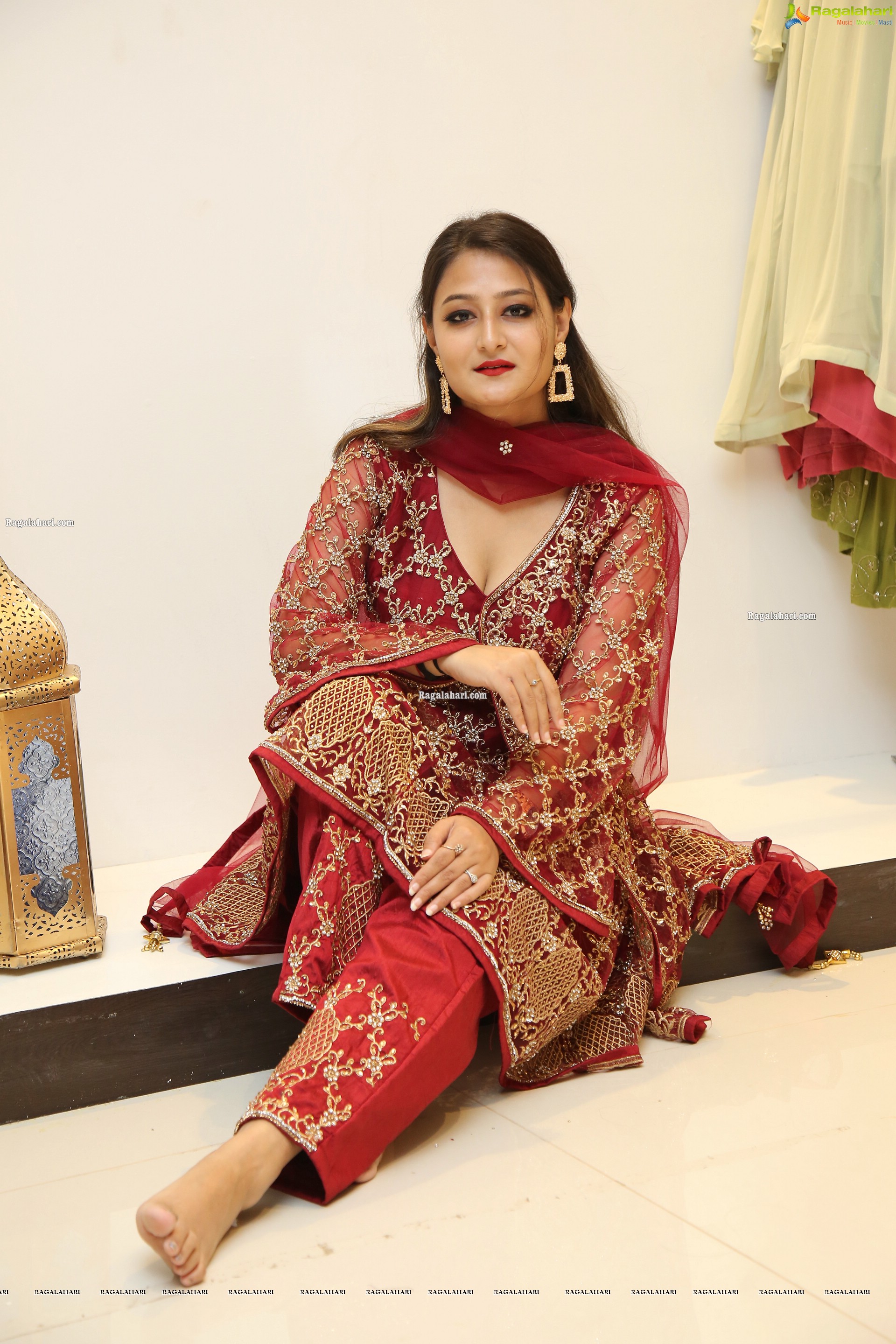 Nilofer Haidry in Red Churidar, HD Photo Gallery